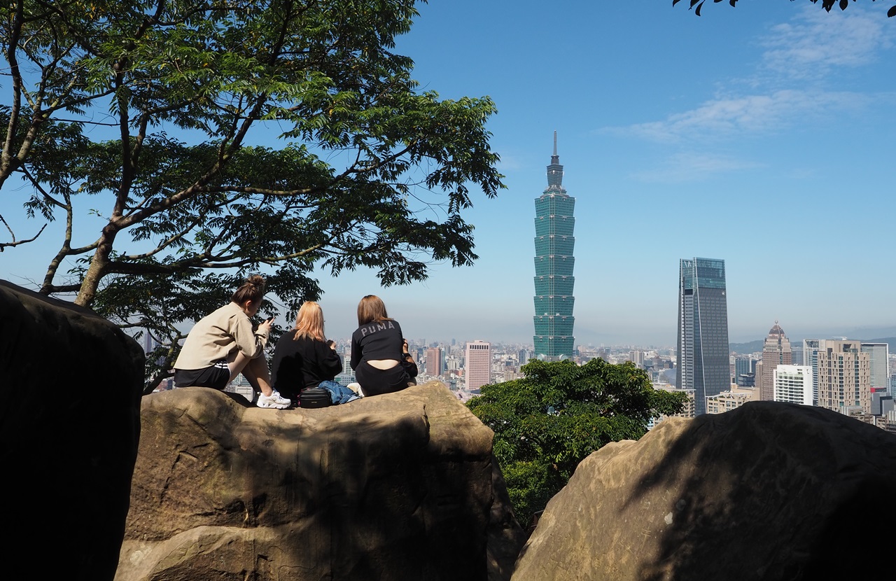 象山六巨石，一向是熱門的拍照景點。
