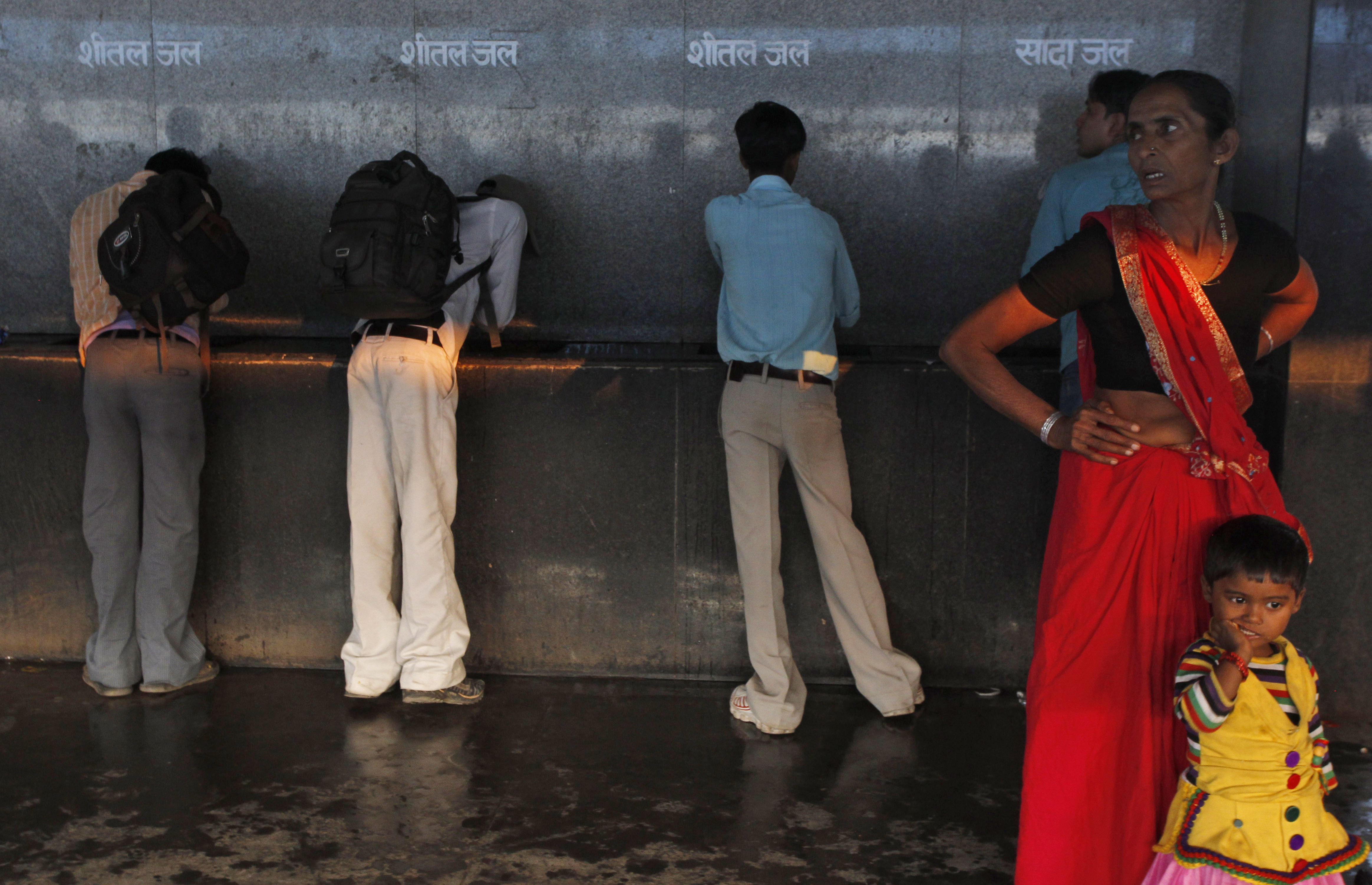 印度數量龐大的外地移工是防疫的重大挑戰。（東方IC）