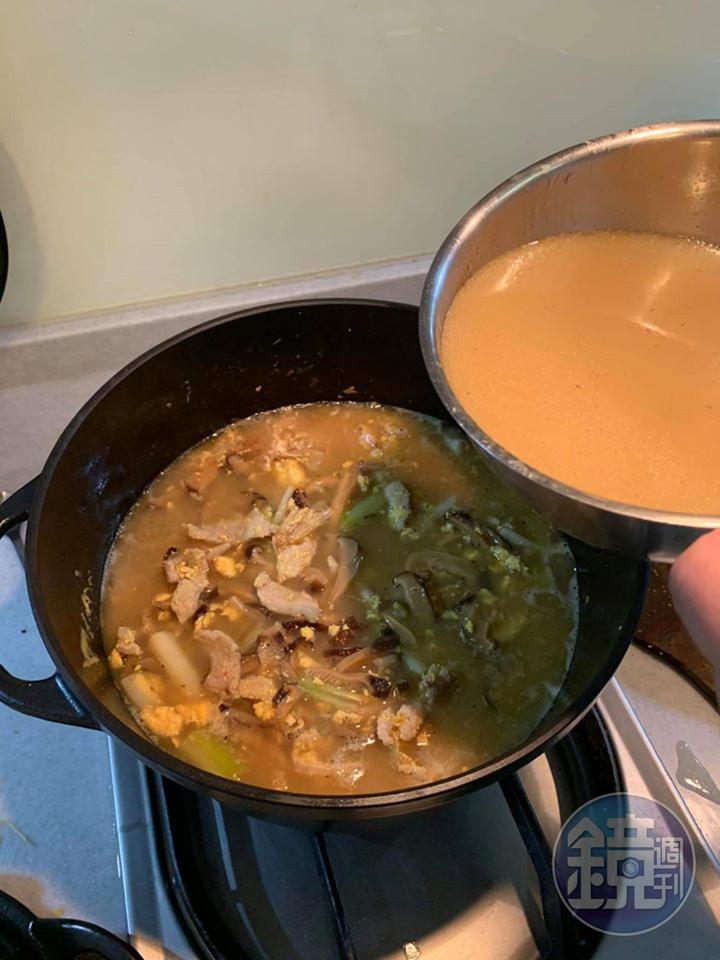 加入高湯,多一些更好。