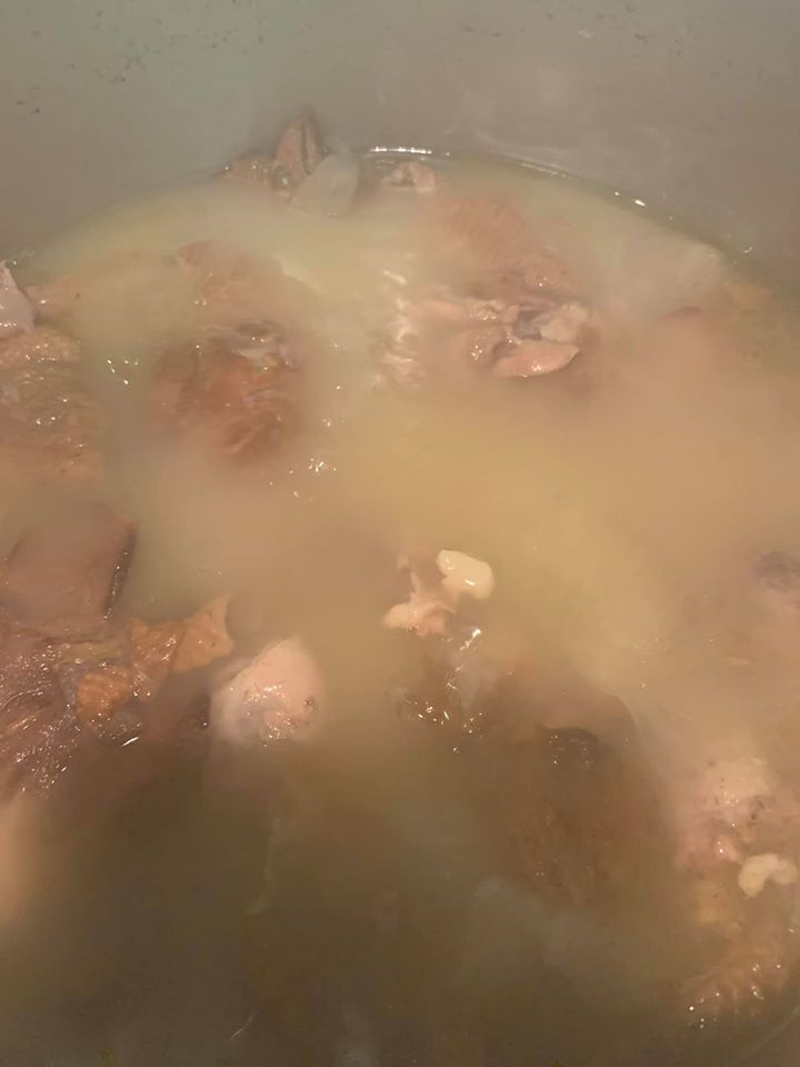 開始煮湯。