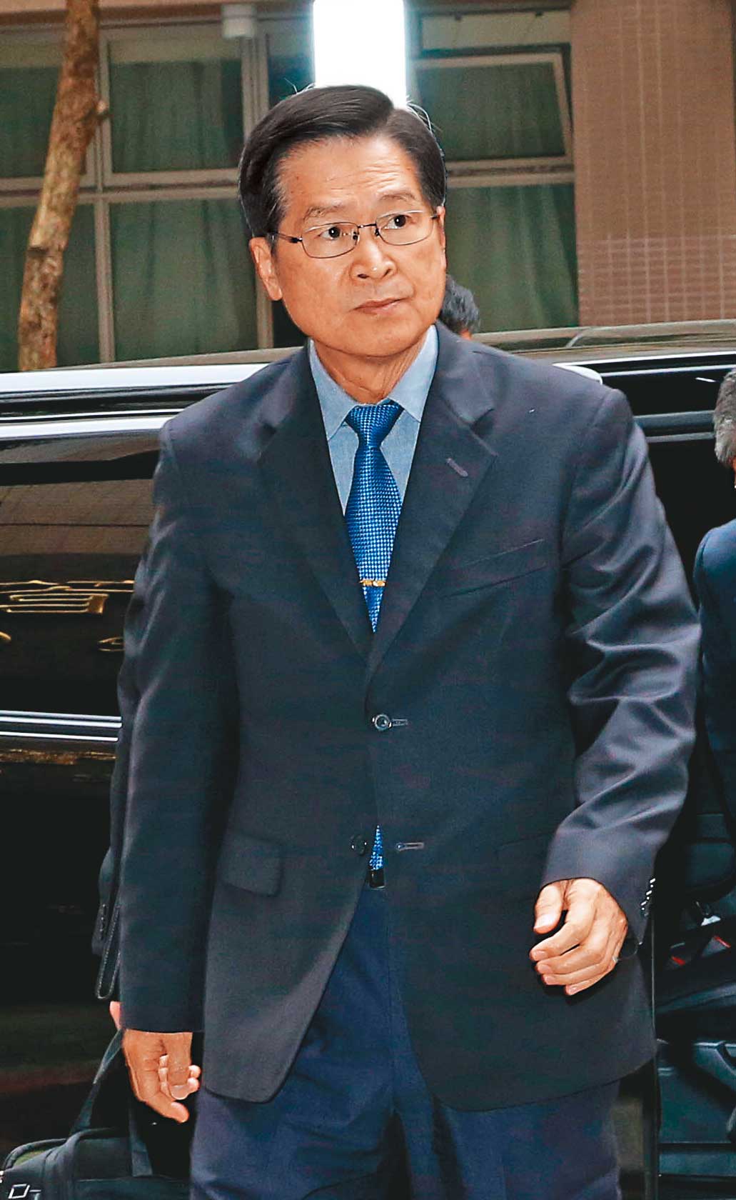 敦睦艦隊染疫後，國防部長嚴德發（圖）下達國軍防疫健康自主管理命令，要求從寬認定、從嚴管制，但國軍是否隱匿疫情、疏失如何究責，仍待釐清。