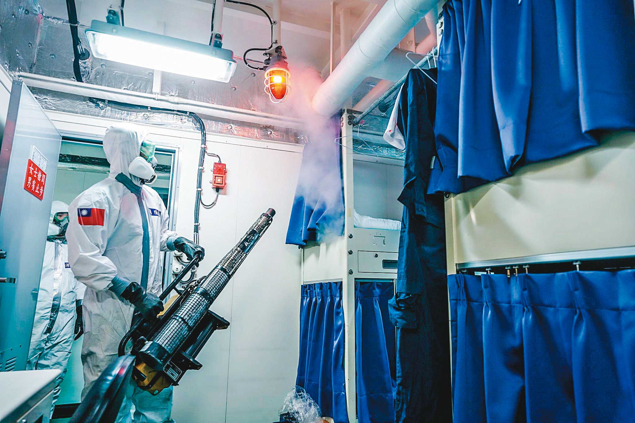 敦睦遠訓支隊專案共713人已於今日清晨隔離期滿，將進行最後採檢。圖為盤石艦畫面。（翻攝中華民國海軍臉書）