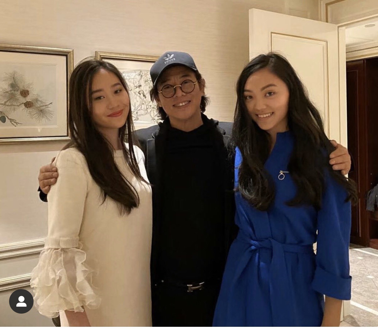 李連杰帶著Jane與Jada兩個女兒出席電影《花木蘭》全球首映。(摘自Jadali IG)