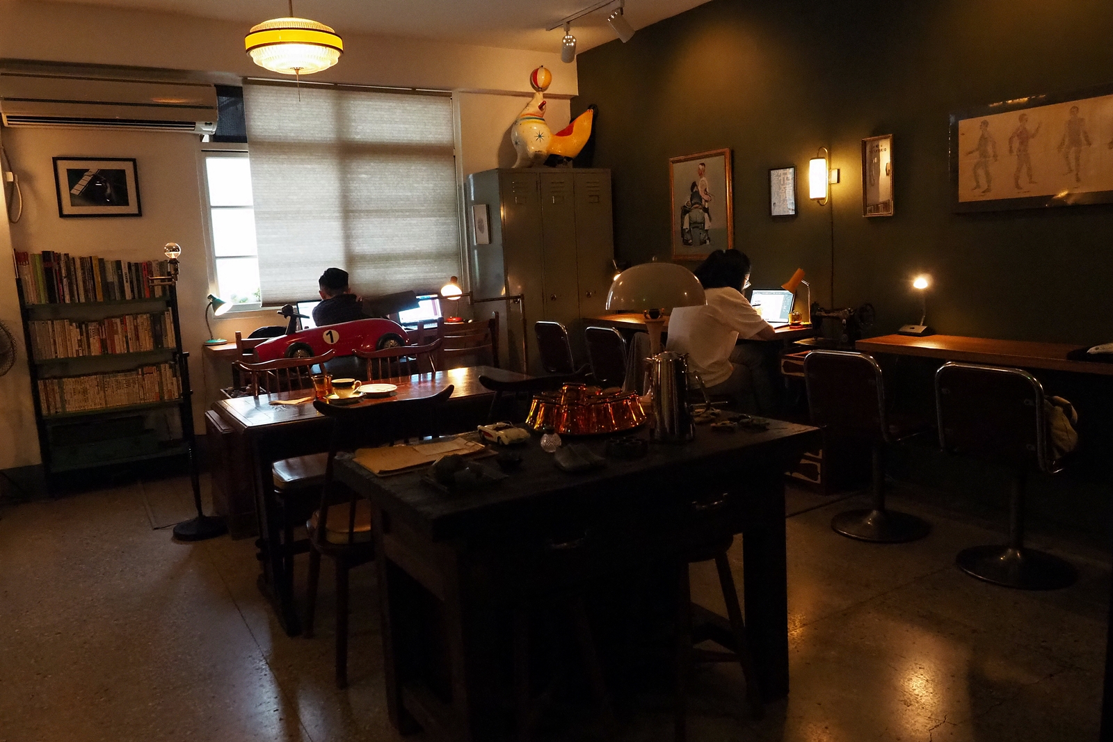 「吉印」有著相當復古的風格，安靜的環境吸引不少獨自上門的客人。