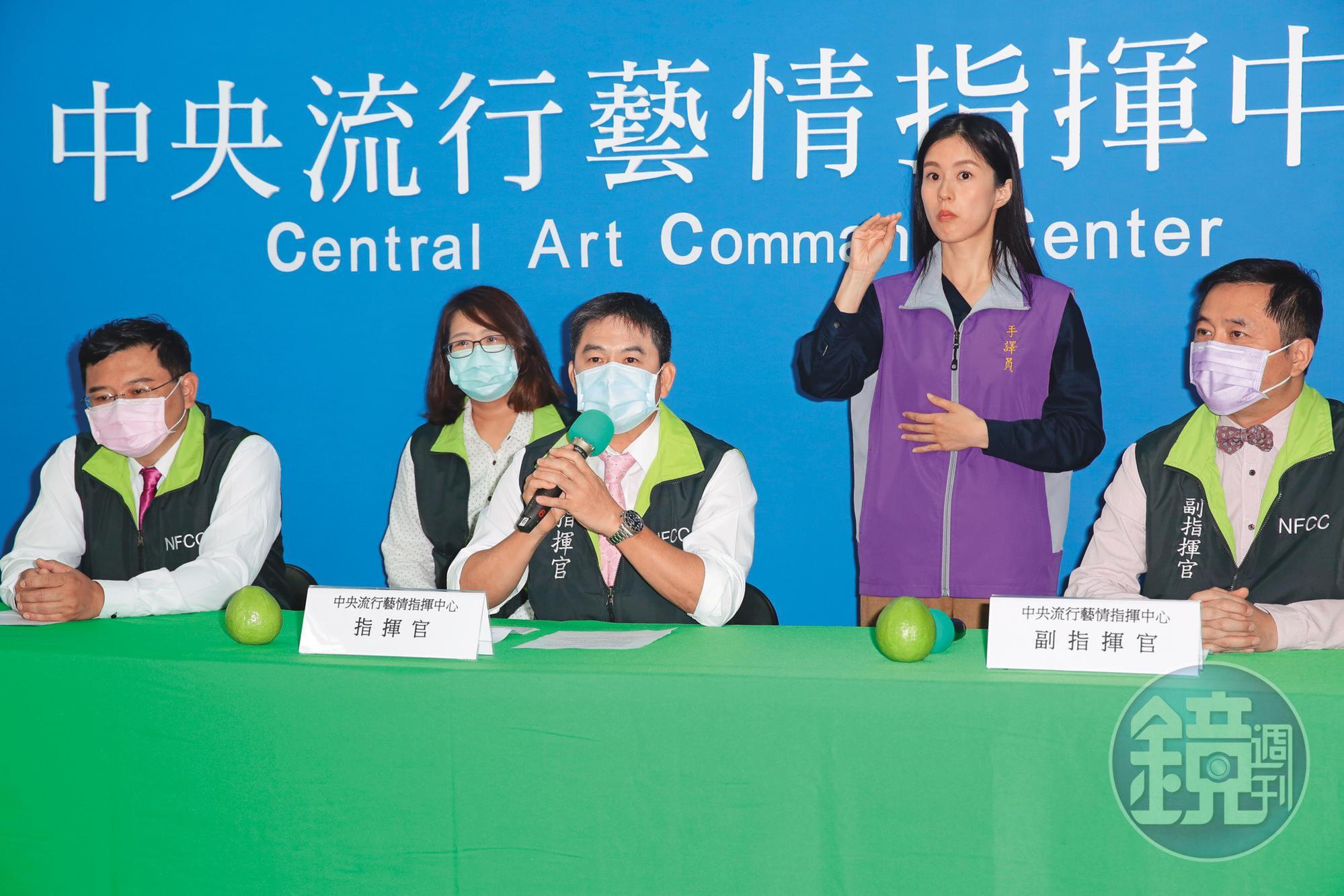 「防疫是嚴肅的事，不好笑」是多半網友對「全民大劇團」的批評，並且覺得他們偏愛惡搞綠營政治人物。