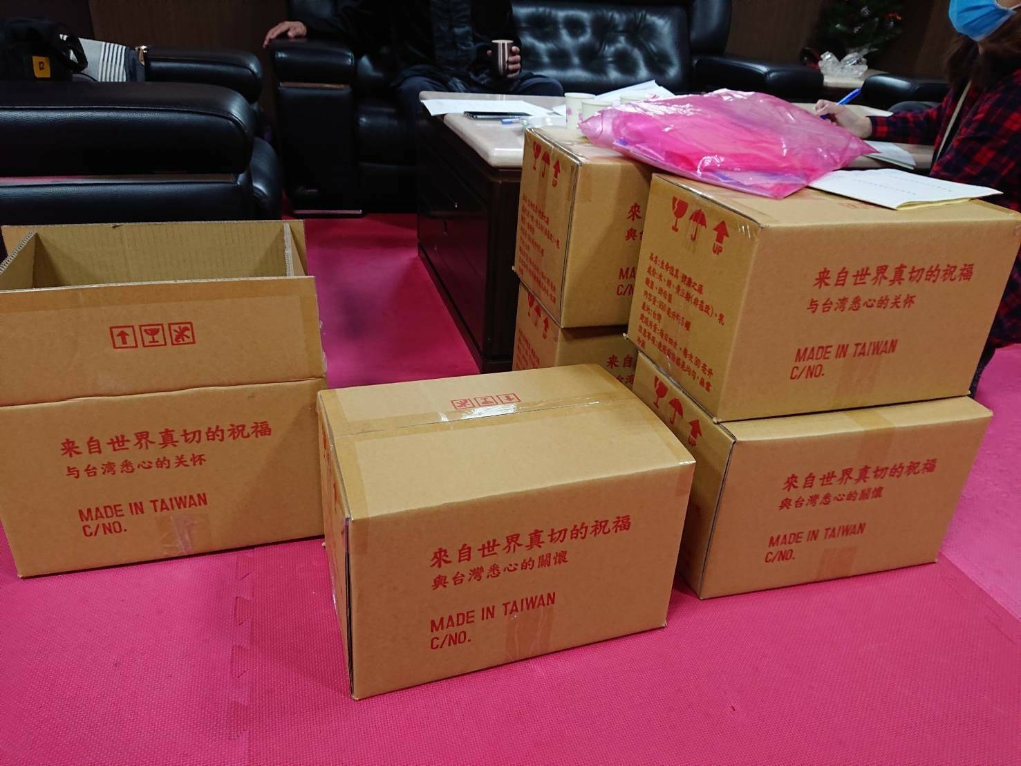 調查局查扣號稱可醫治武漢肺炎的解藥「龍精」，其實只是一般酵素。（調查局提供）