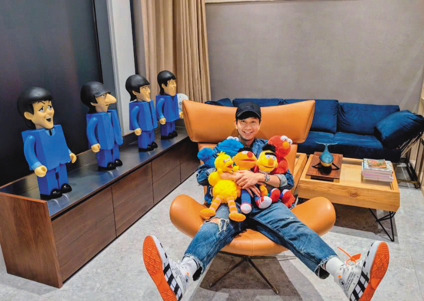 林俊傑出道多年，有無數暢銷金曲，年收入動輒破3、4億元，自家豪宅更有不少限量公仔。（翻攝自林俊傑微博）