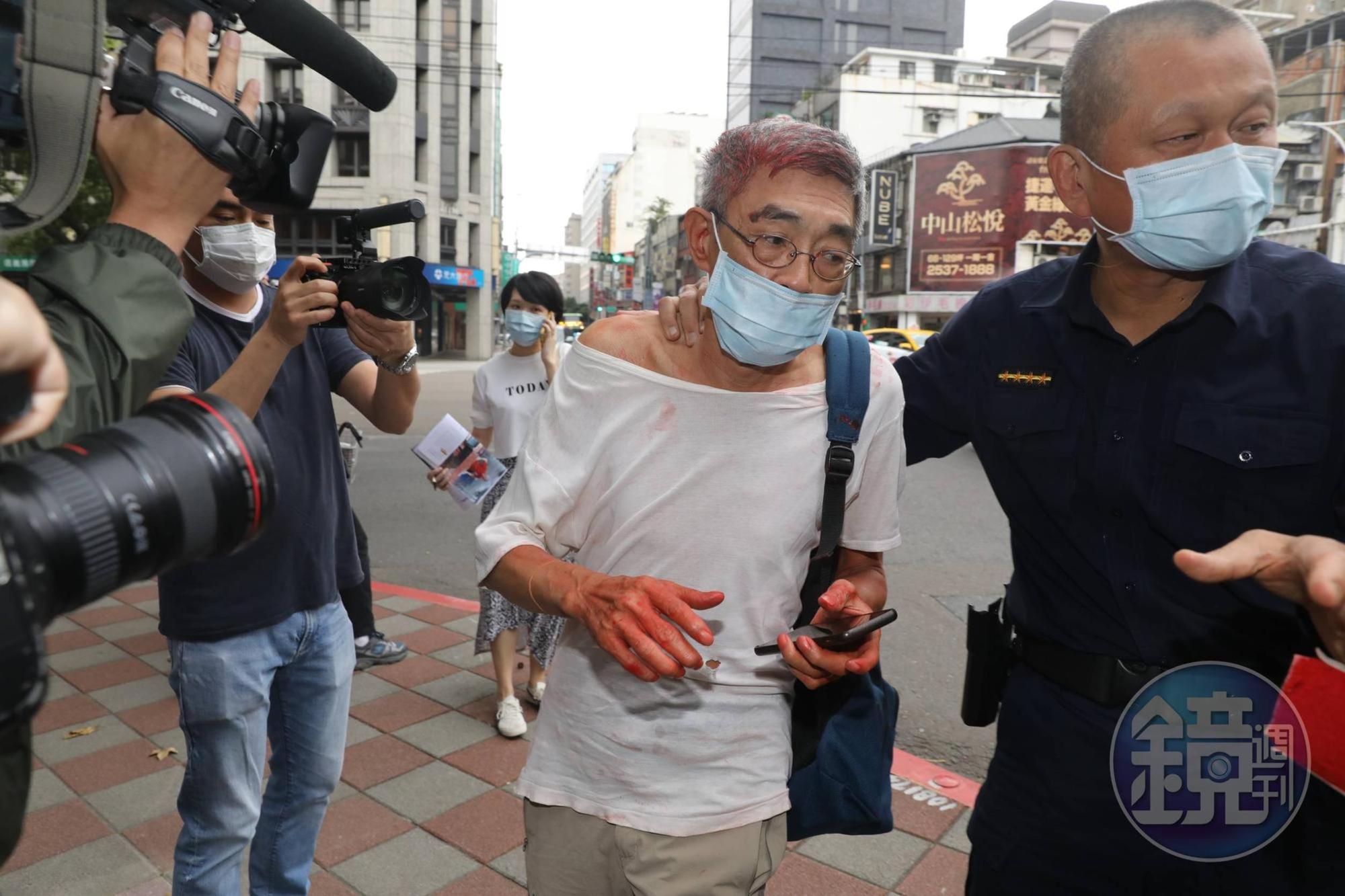 香港銅鑼灣書店林榮基來台重新開業，竟遭到不明人士潑紅漆，隨後到中山分局協助警方調查。