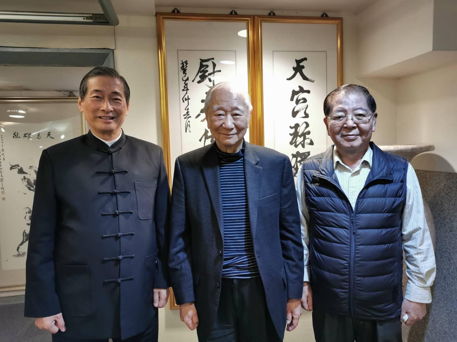 張安樂上週與汪希苓、陳虎門在天廚用餐。(張安樂提供)