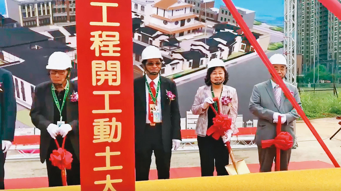 民視影城工程2018年6月風光開工，郭倍宏、王明玉聯袂出席，但郭去年卸任董座後就已停工。（翻攝民視娛樂臉書粉專）