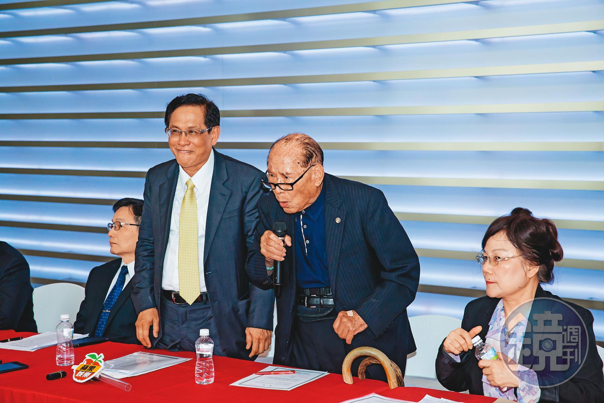 民視前董事長田再庭(右)是力挺郭倍宏(中)的關鍵力量。