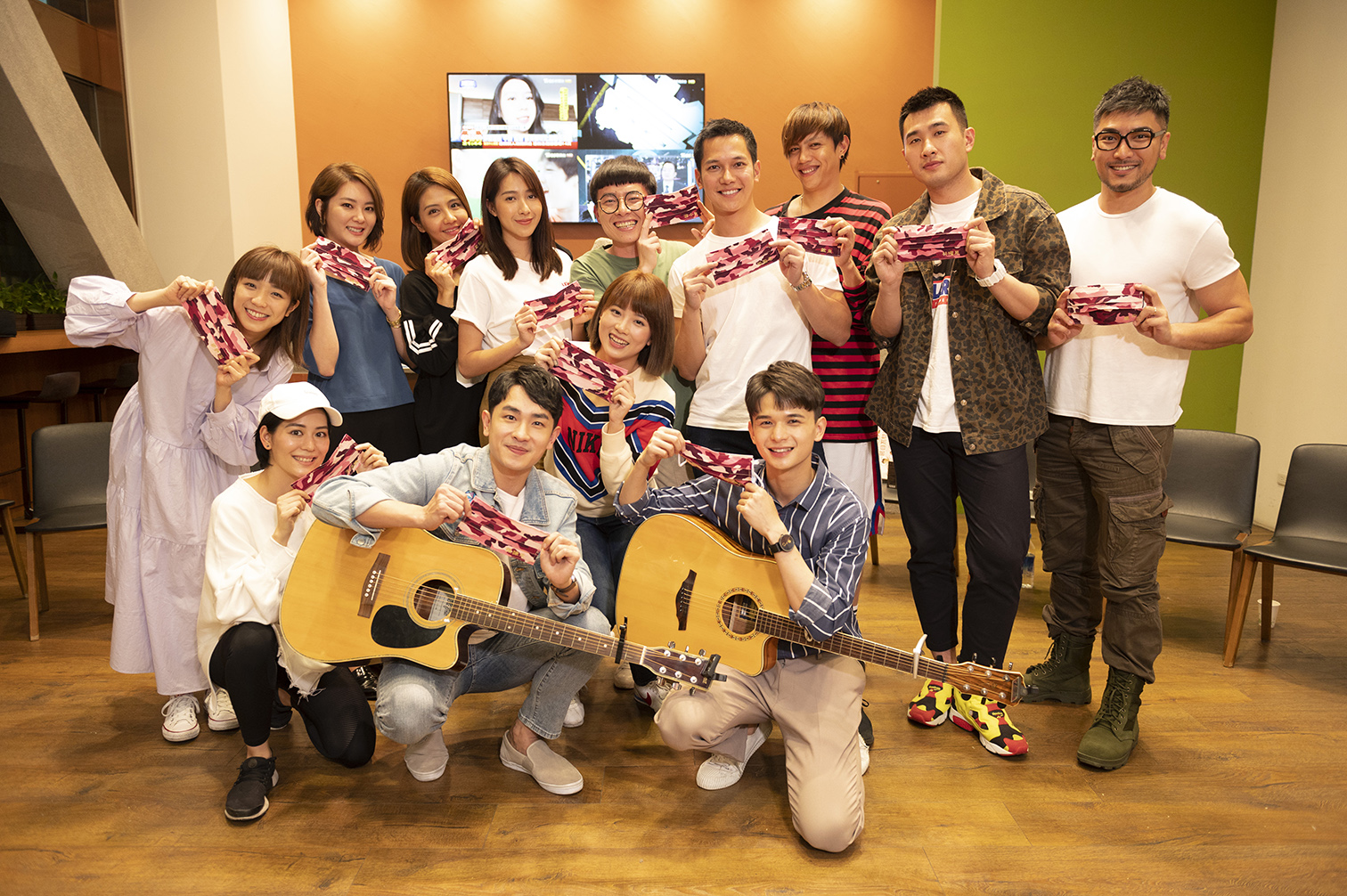 《女力報到》演員群為防疫直播。（TVBS提供）