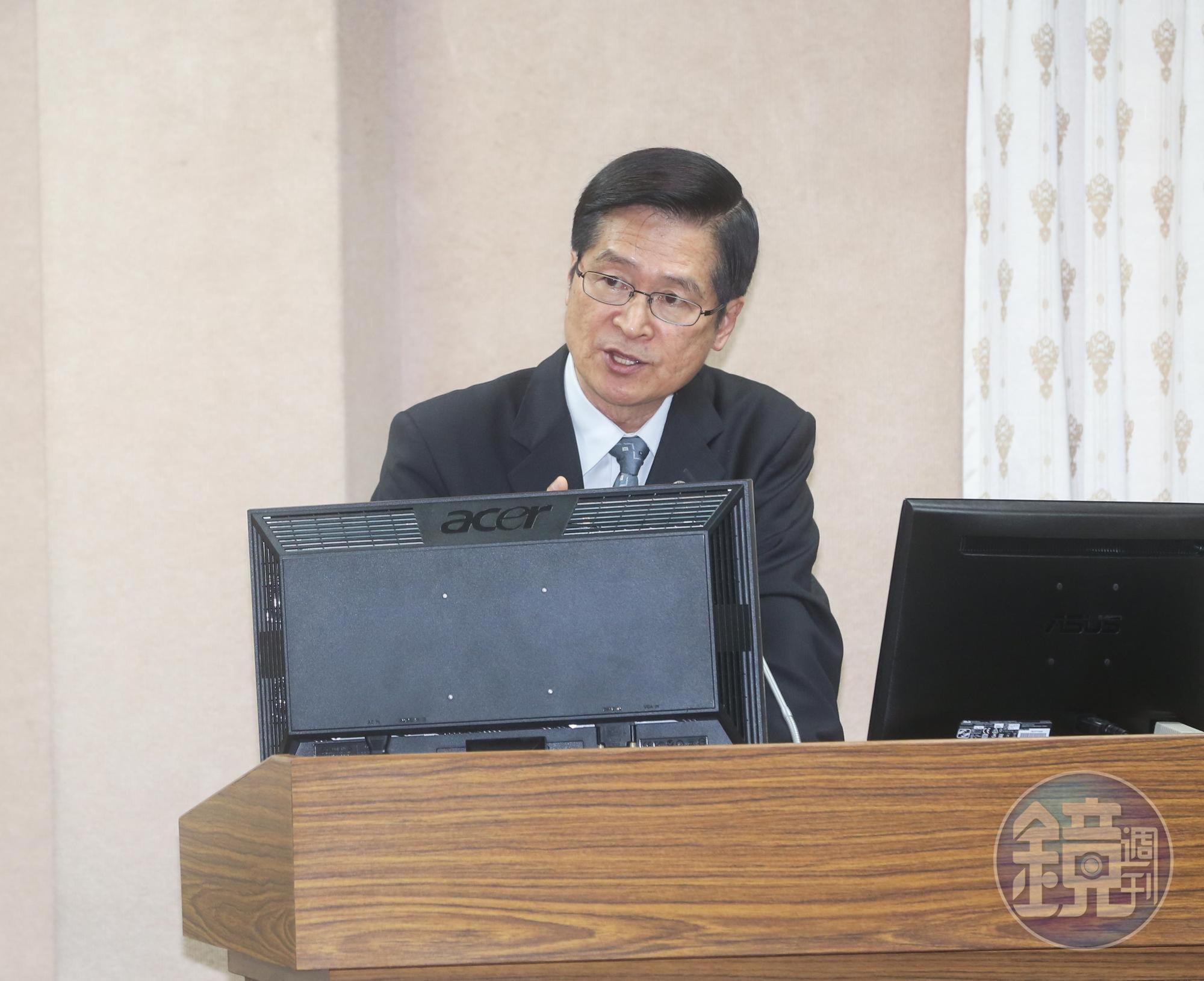 國防部長嚴德發將開記者會向社會公開道歉，公布初步調查報告結果及首波人事懲處名單。 