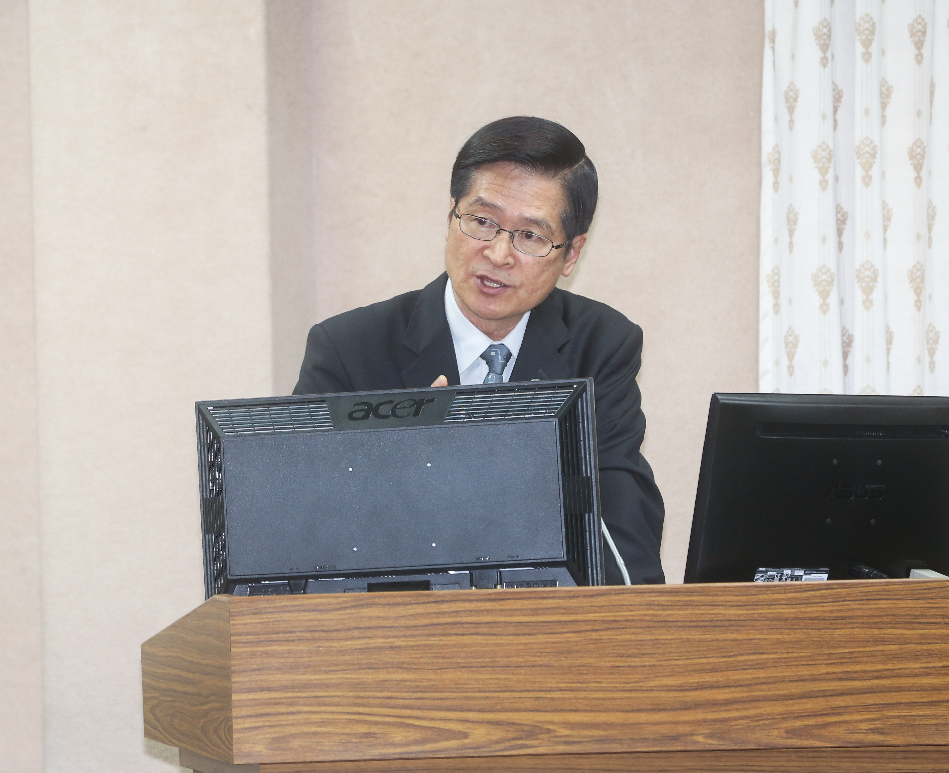 國防部長嚴德發將開記者會向社會公開道歉，公布初步調查報告結果及首波人事懲處名單。 