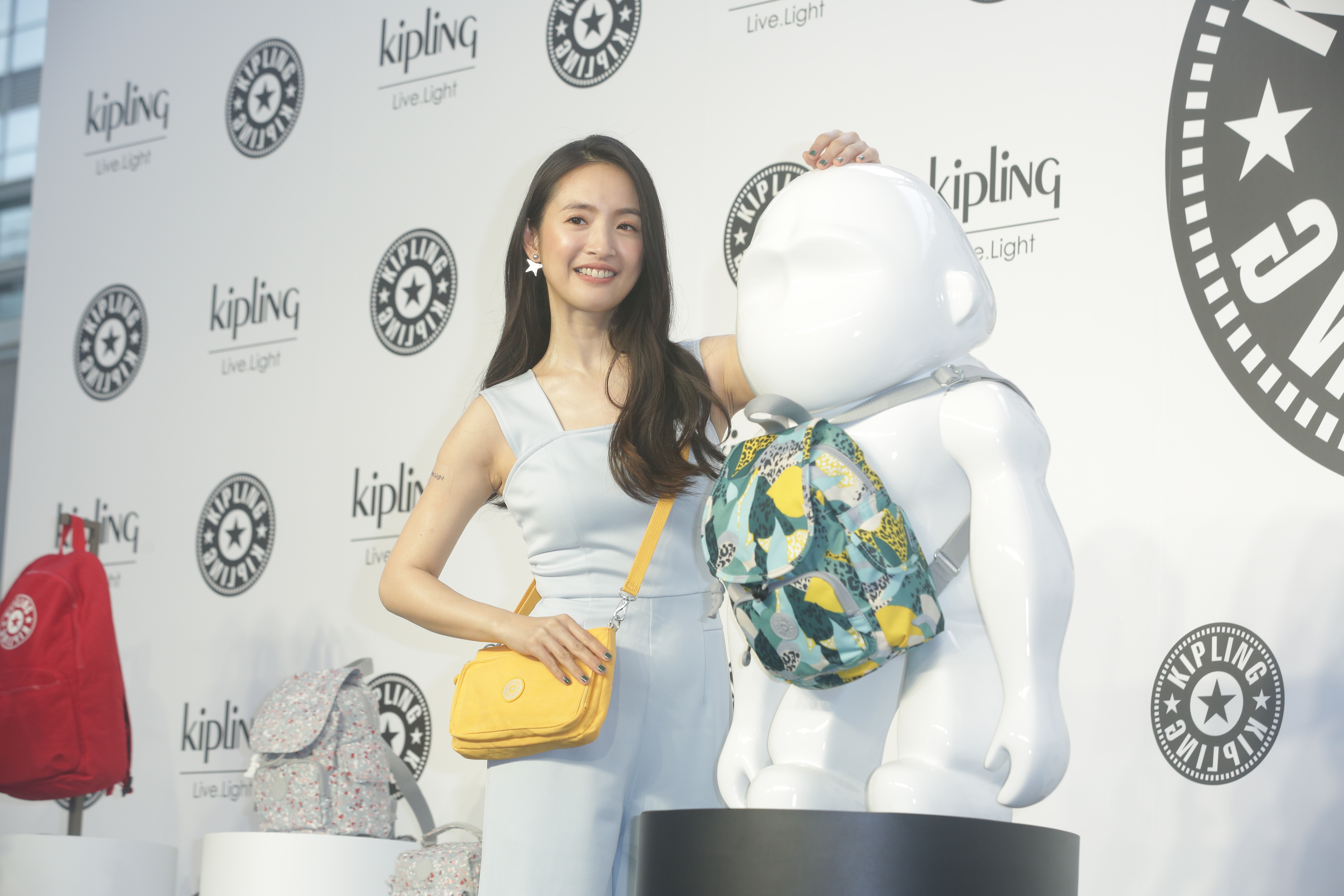 林依晨肚皮平坦，生子沒動靜。