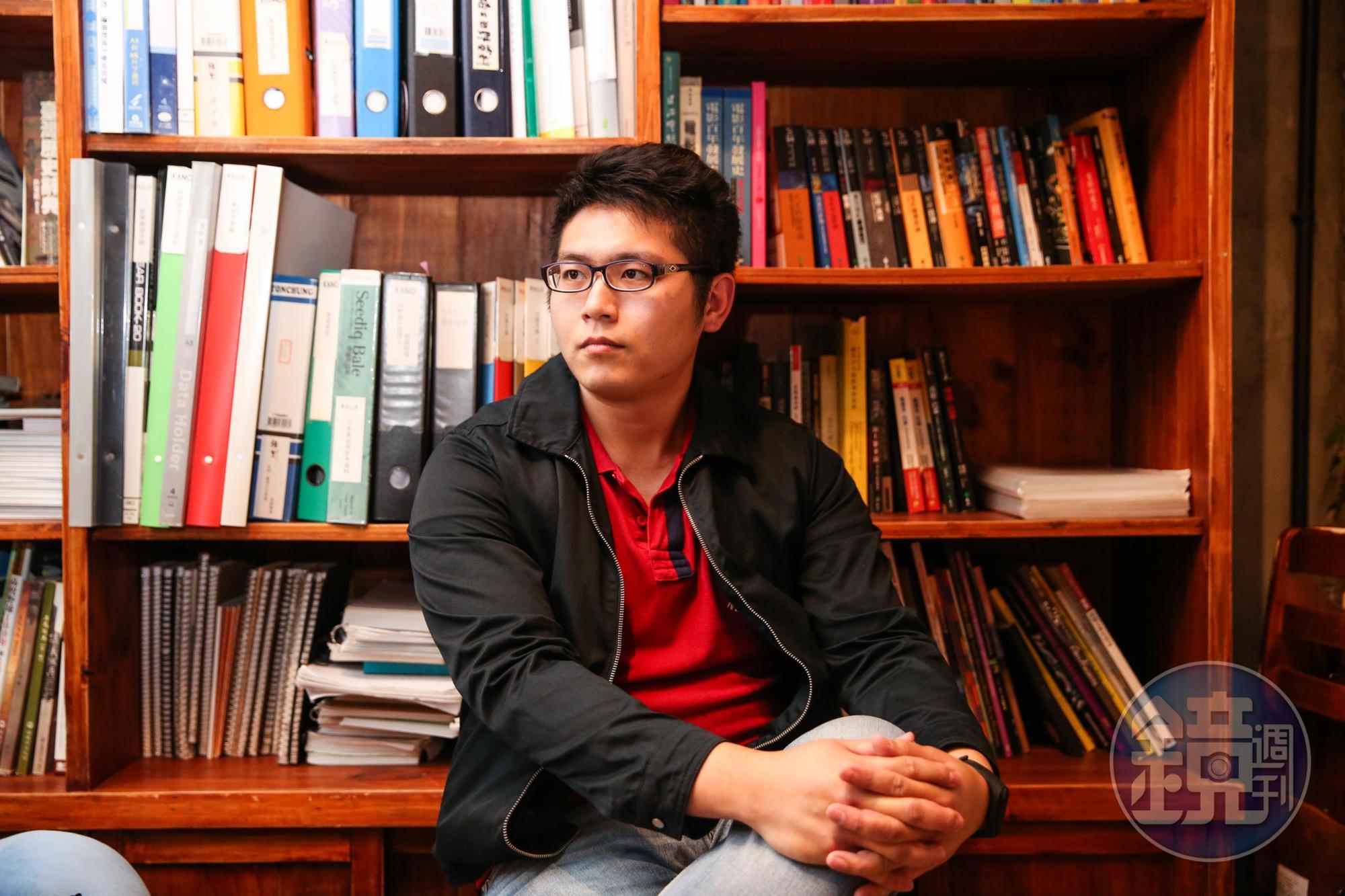 「現實世界太無聊,太多可以預料的事。」所以黃唯哲喜歡寫幻想支配現實的恐懼。