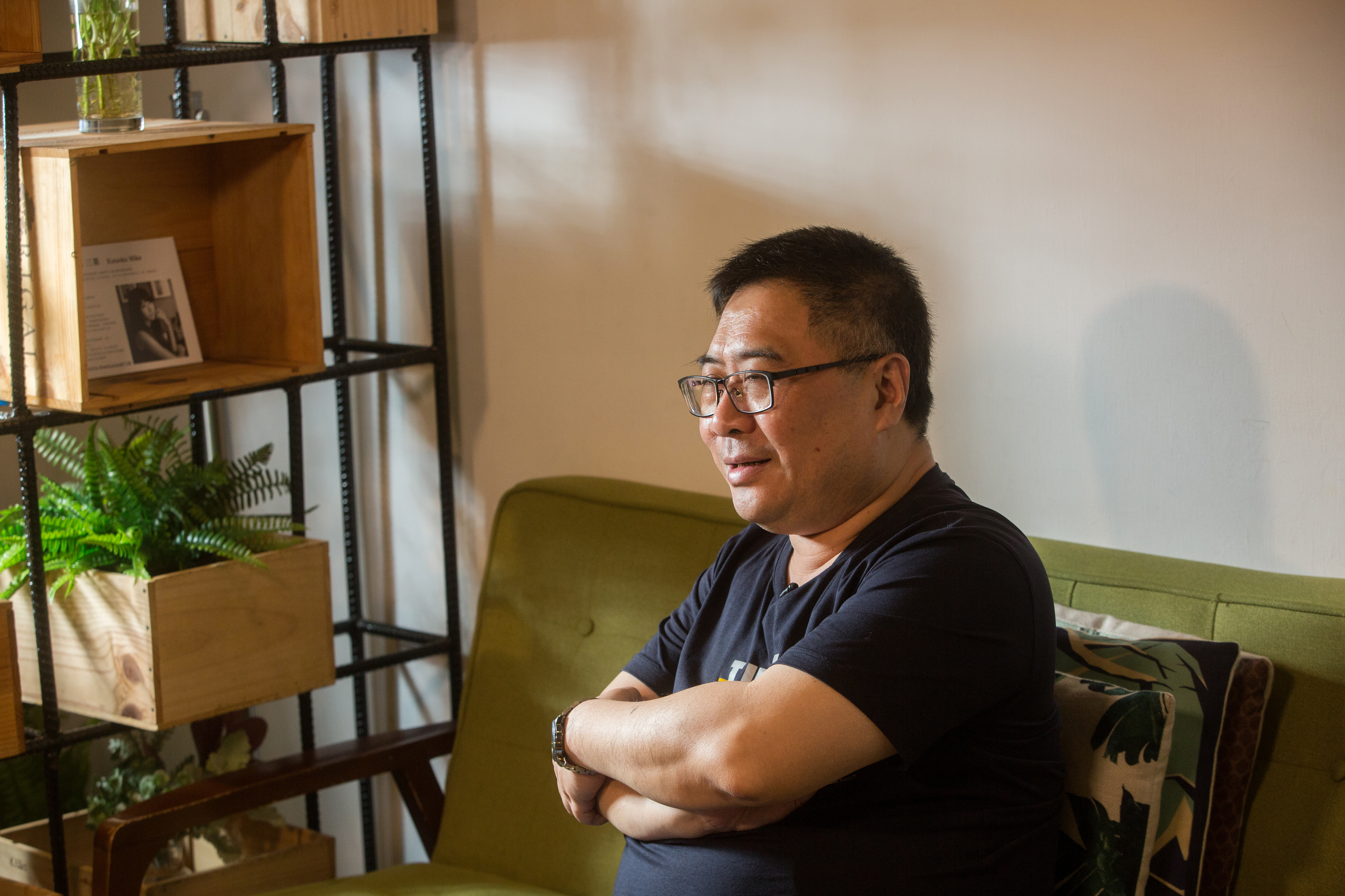 採訪前，林慶祥搔搔頭說：「有點不大習慣，因為以前都躲在攝影師後面。」 
