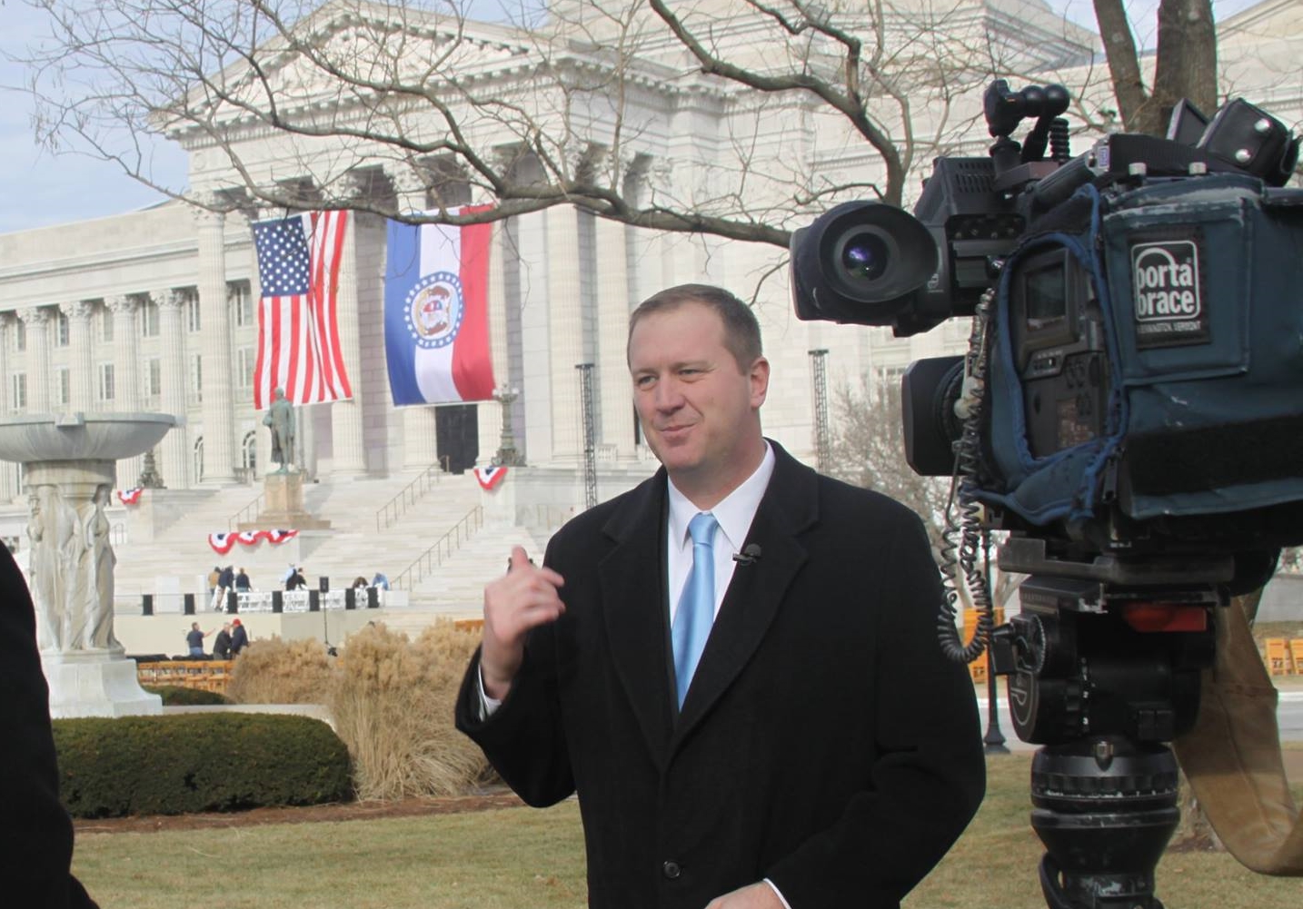 密蘇里州總檢察長施密特（Eric Schmitt）於21日向法院提出民事訴訟，要求中國政府做出金錢賠償。（翻攝自施密特臉書）