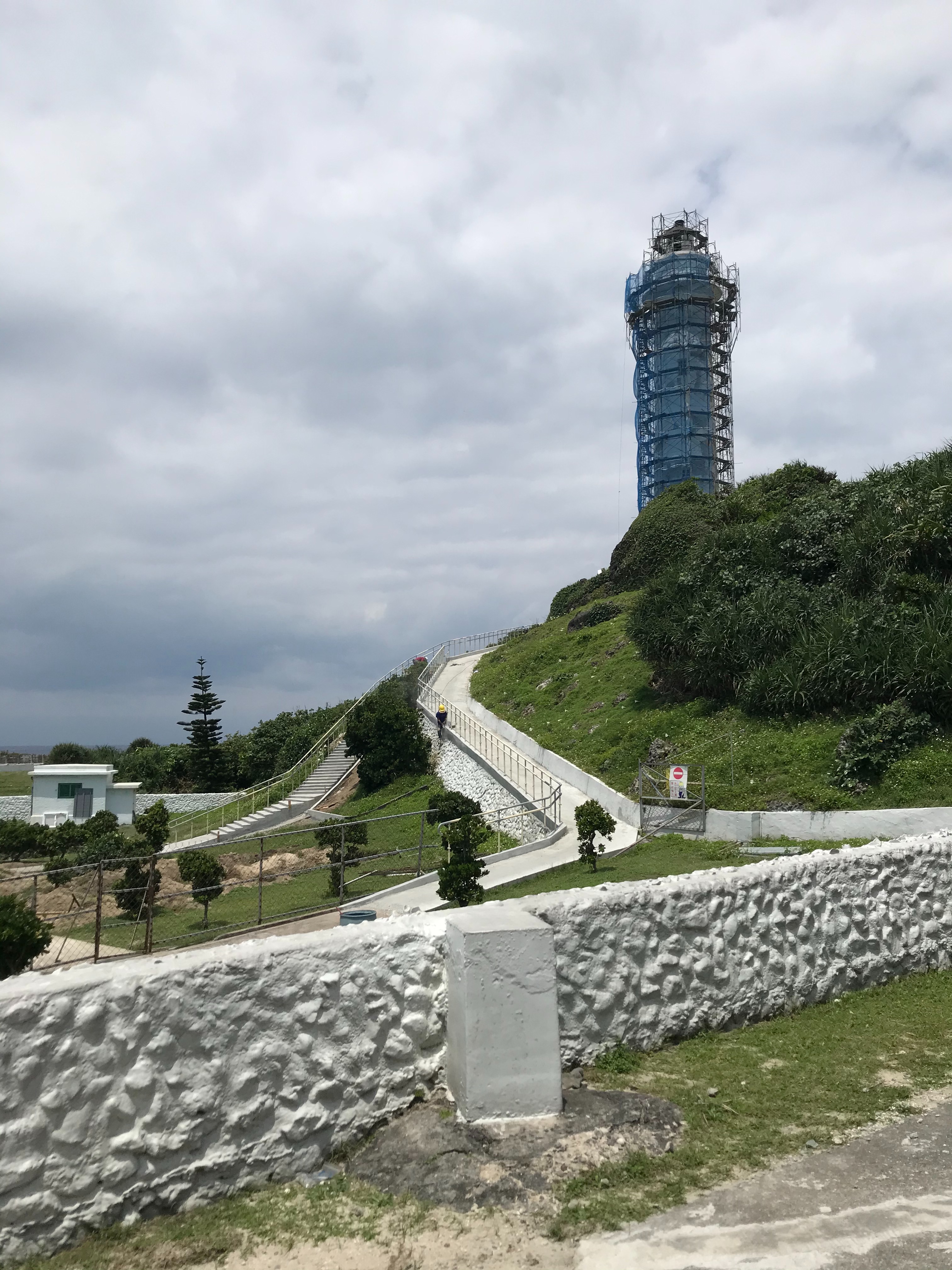 原來的階梯，改成無障礙的斜坡。（李先生提供）