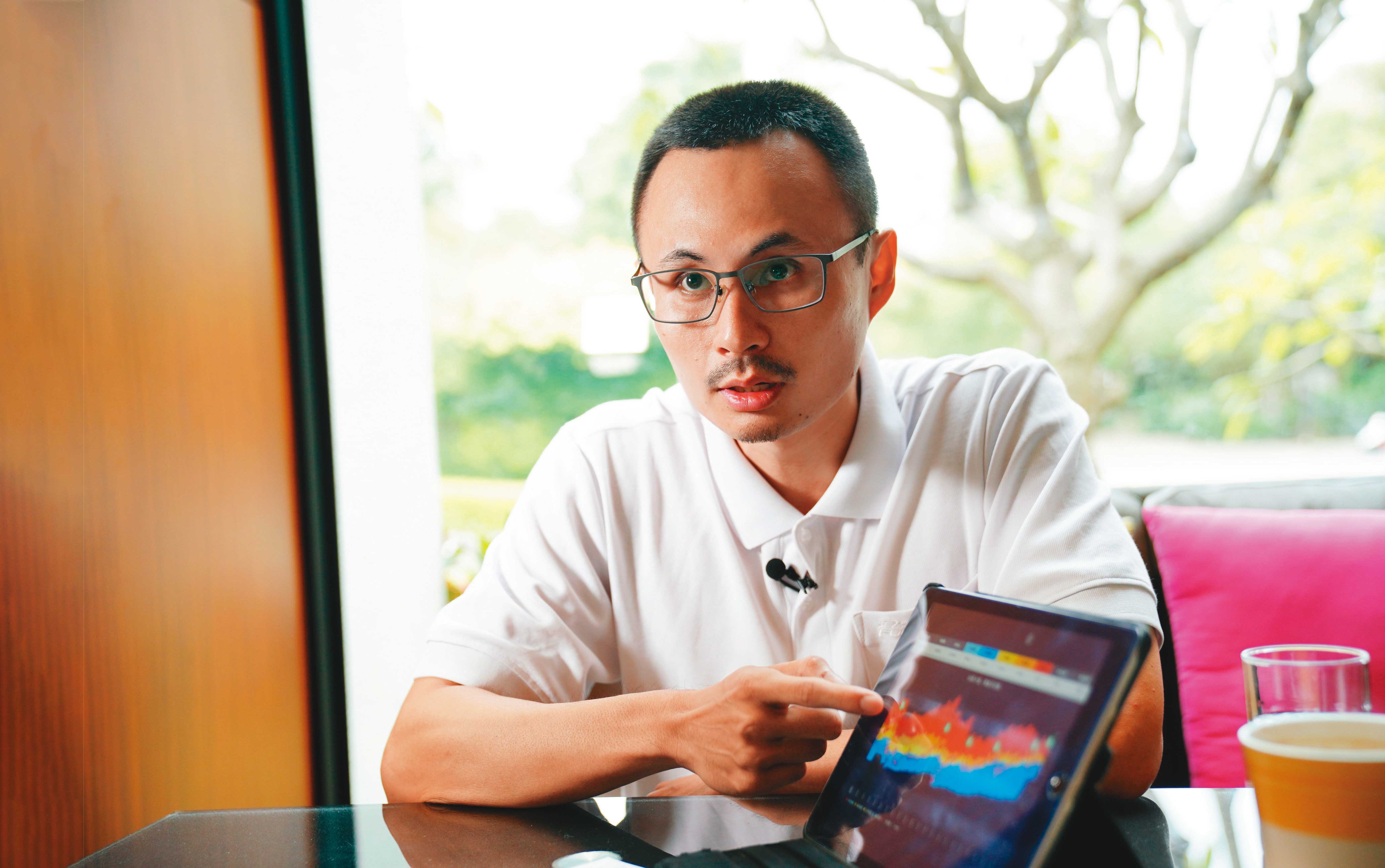 篩選股票阿勳不看單一時點的本益比,而是評估近5年本益比,從價值河流圖中找尋便宜潛力股。