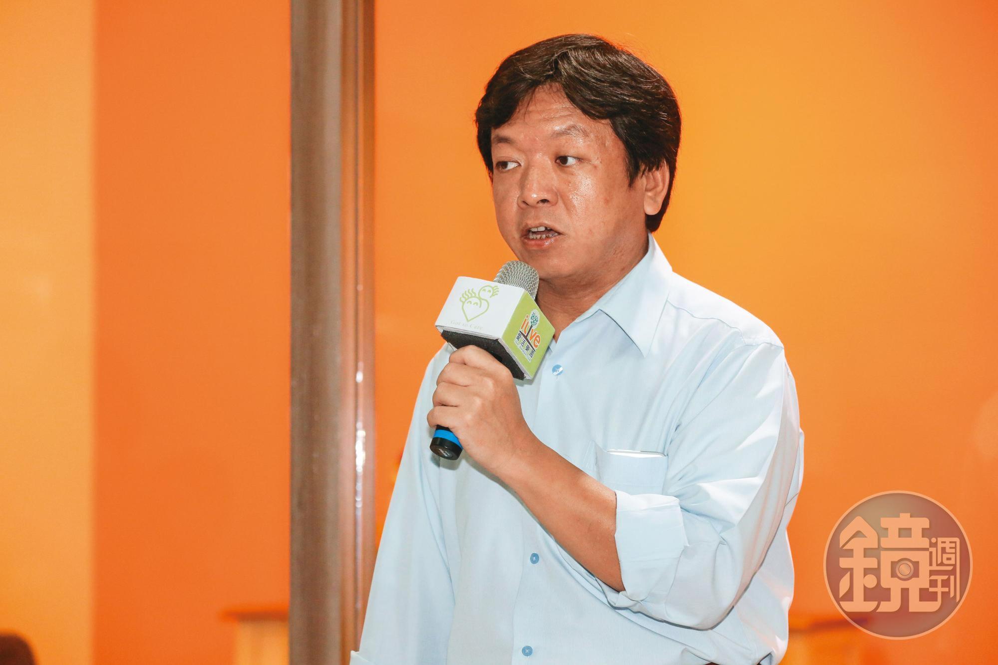 曾任台北市社會局長的台大醫師許立民認為，社工工作環境要變好，必須把其他資源也補上來。