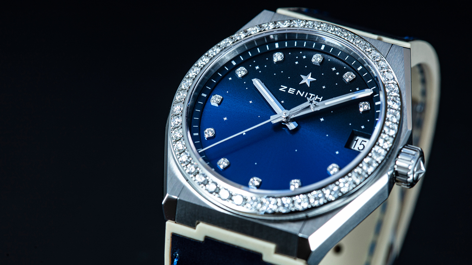 Defy Midnight｜錶徑36mm、不鏽鋼材質、時間及日期指示、Elite 670自動上鏈機芯、錶圈及時標鑲鑽、防水100米、建議售價NTD 350,300 （攝影：游銘元）