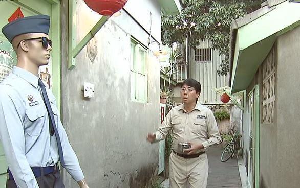 梁赫群扮高中生,回到眷村過去。(TVBS提供)