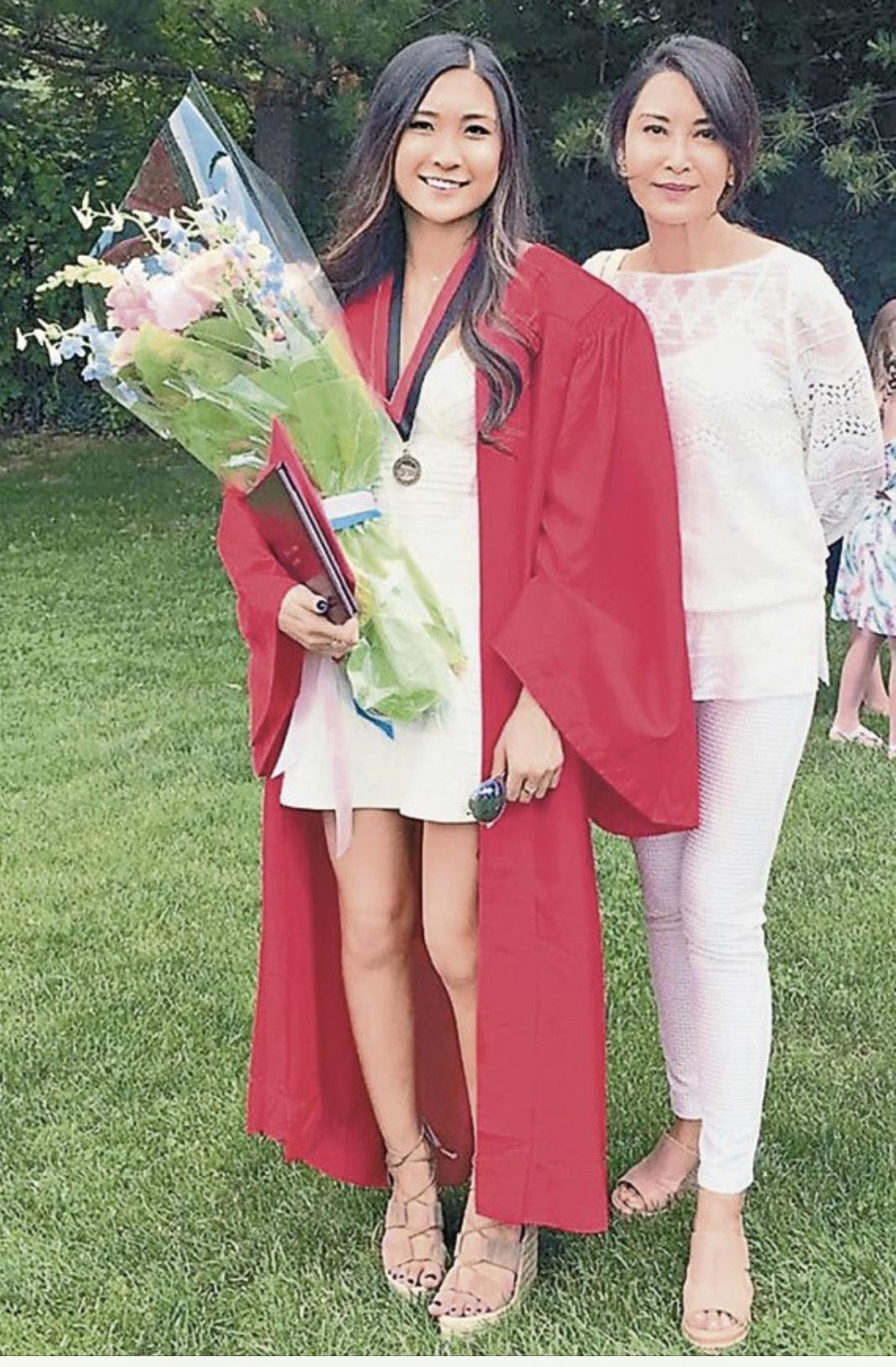 葉玉卿婚後育有1女2子,女兒如今也遺傳媽媽的好身材。(翻攝自新浪娛樂微博)