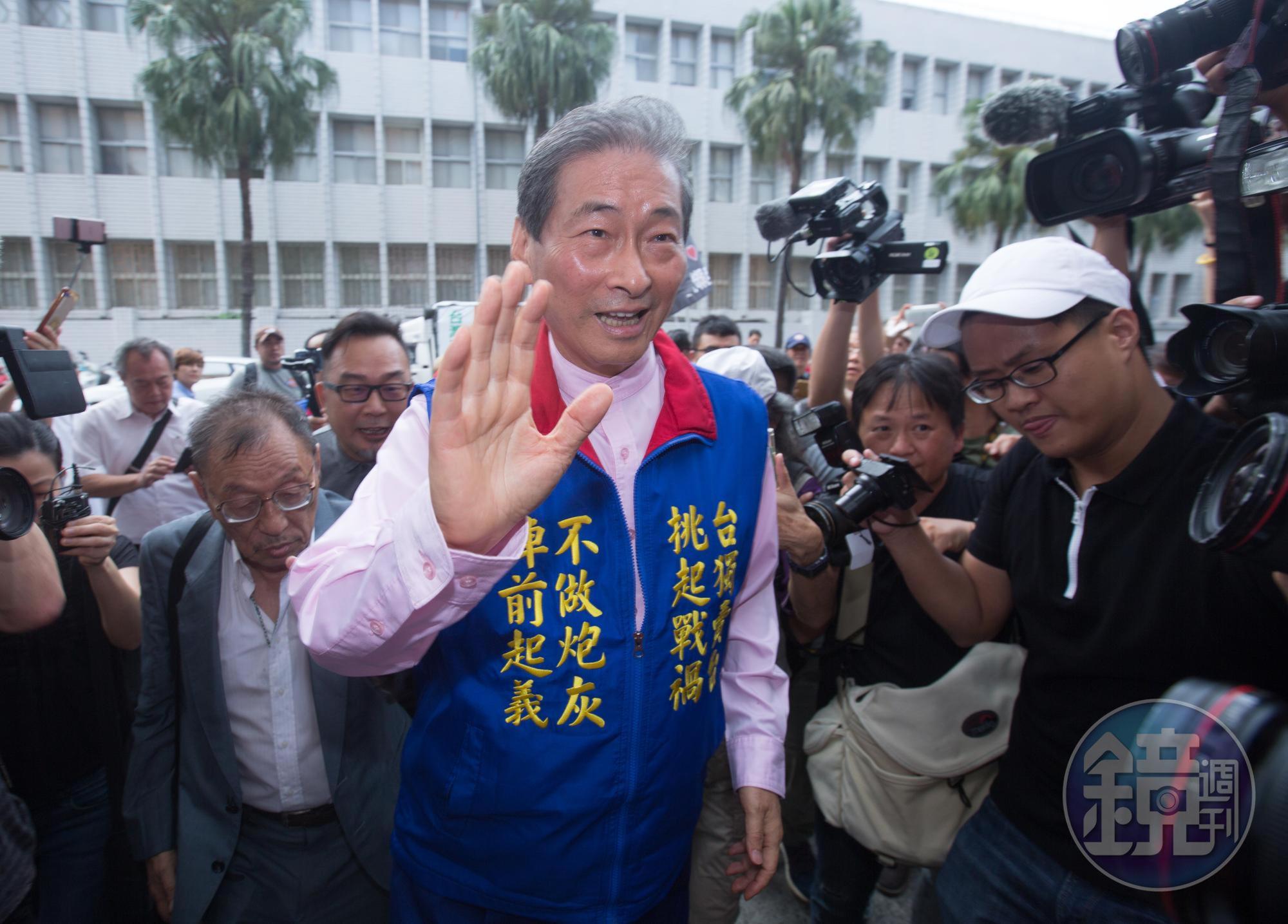 中華統一促進黨總裁張安樂日前於中山大學演講引熱議，中山大學校長為此致歉。