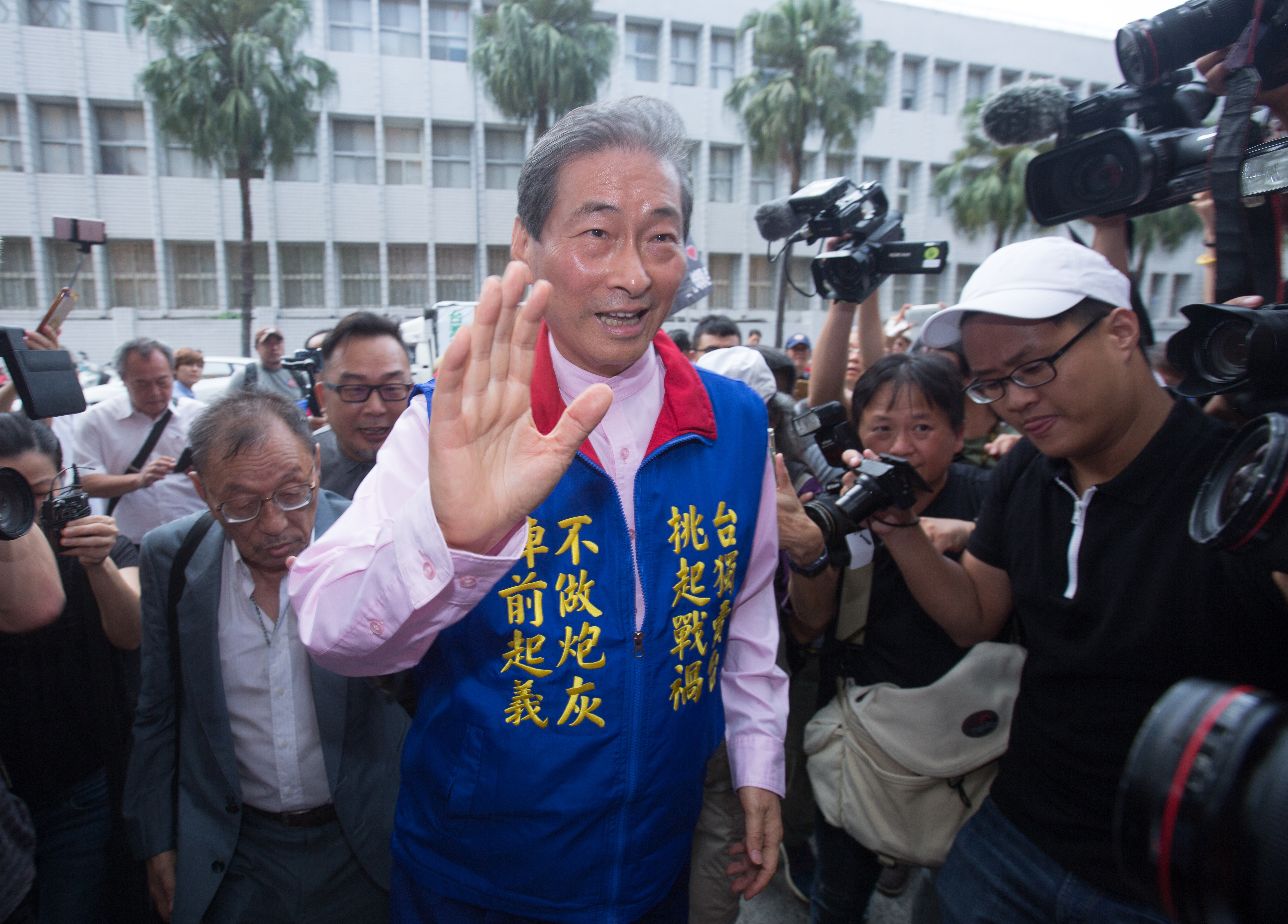 中華統一促進黨總裁張安樂日前於中山大學演講引熱議，中山大學校長為此致歉。