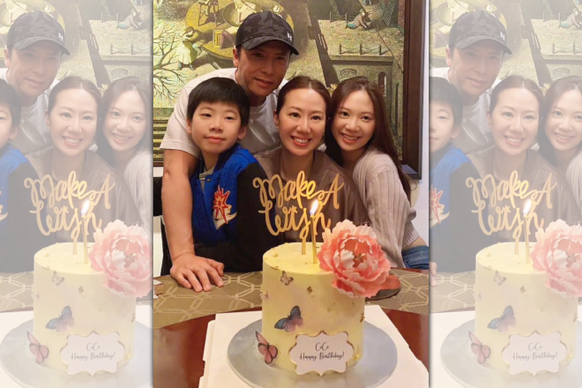 甄子丹曬全家合照為老婆慶生,年近六十老當益壯,女兒顏值比媽高。(翻攝甄子丹微博)