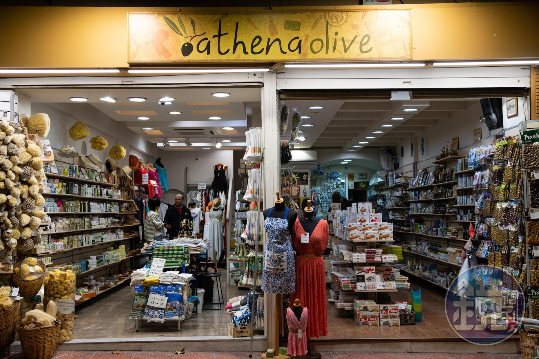 「Athena Olive」位於Plaka舊城區,架上全為希臘橄欖相關商品。