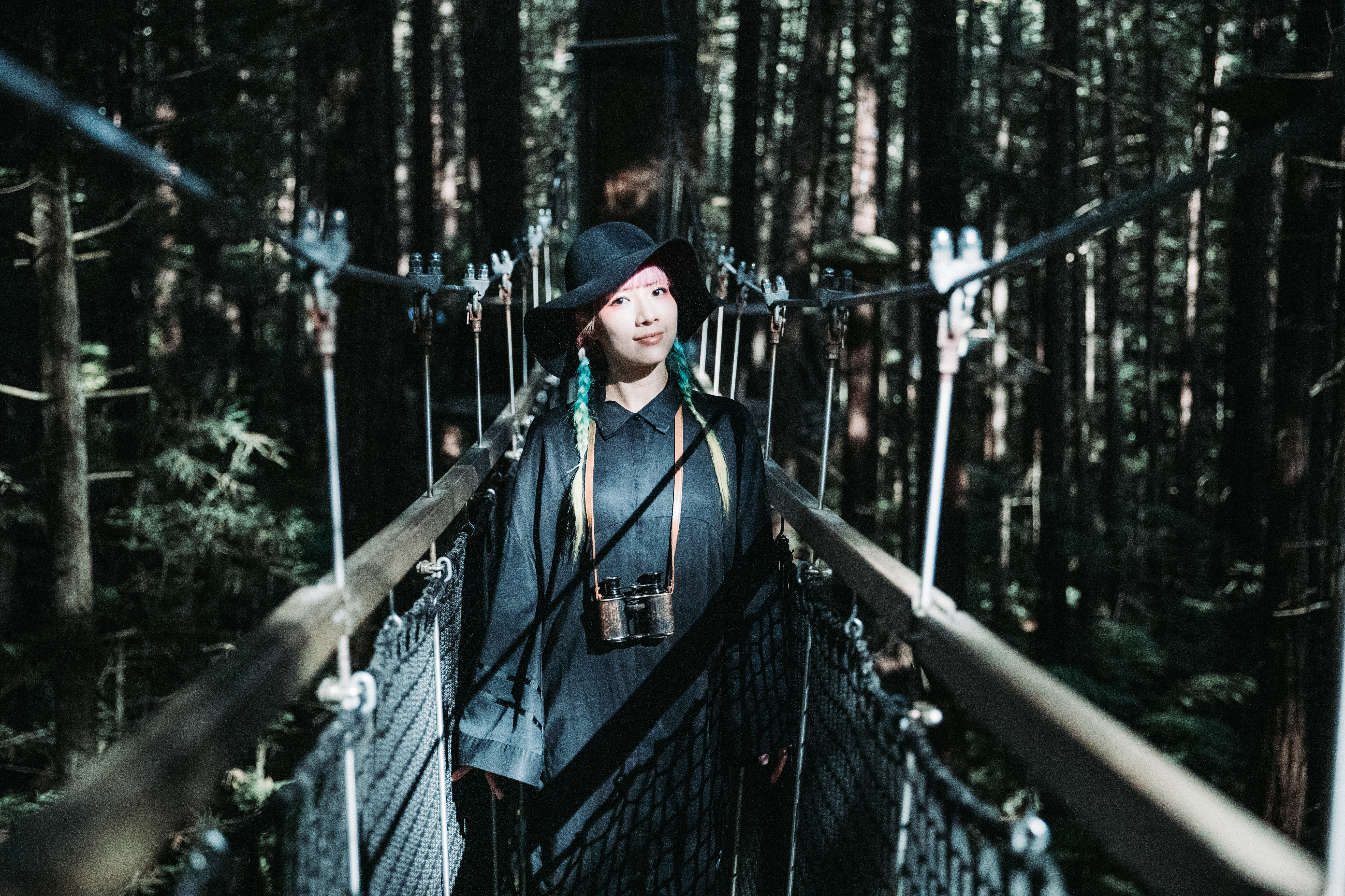 查查入洞後一度呼吸困難，胸口似有千斤重壓，並且出現頭暈、噁心、心跳加速等症狀。（滾石唱片提供）