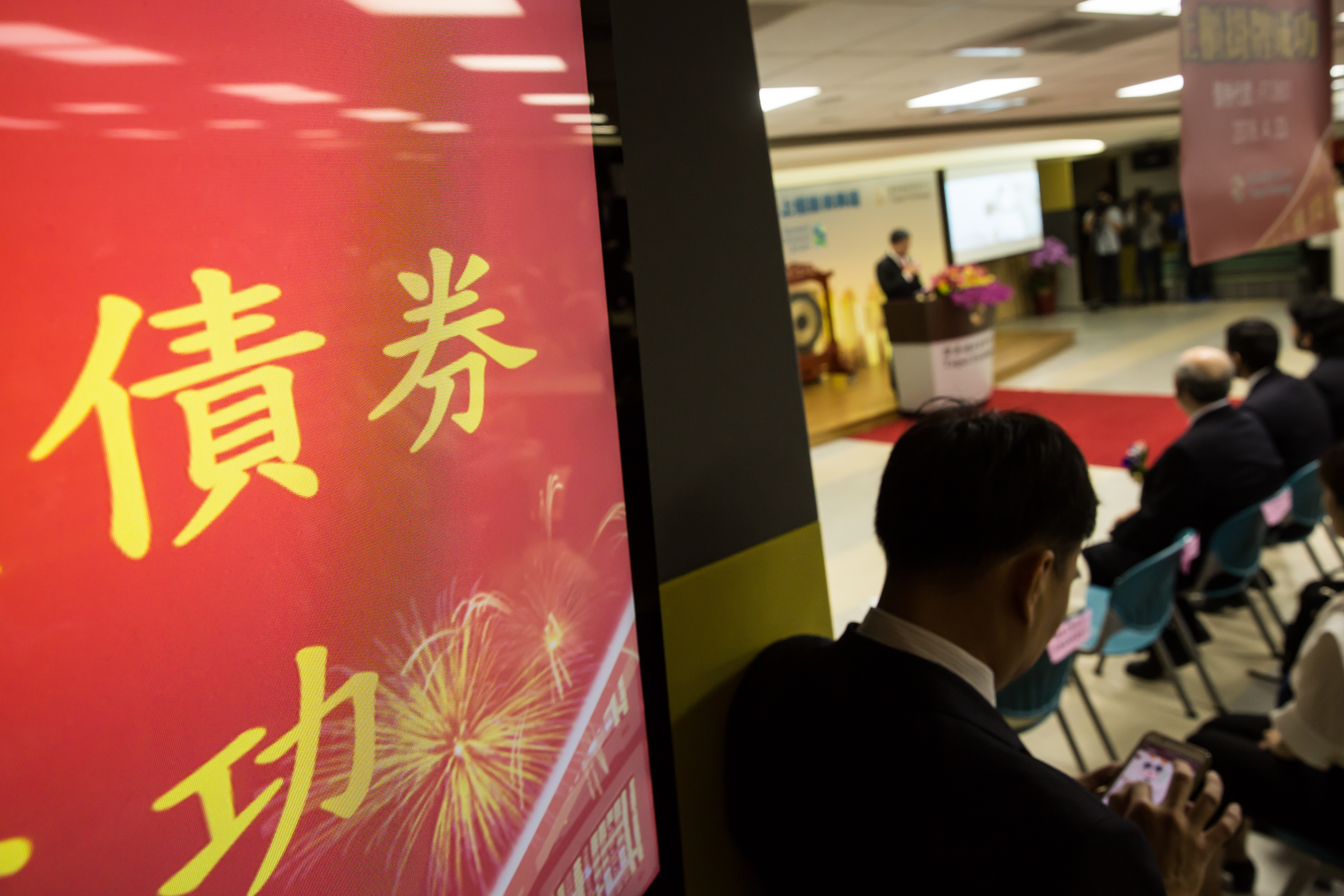 專家建議，債券挑選上，務必掌握規模大、流動性佳、價差小的3大原則。