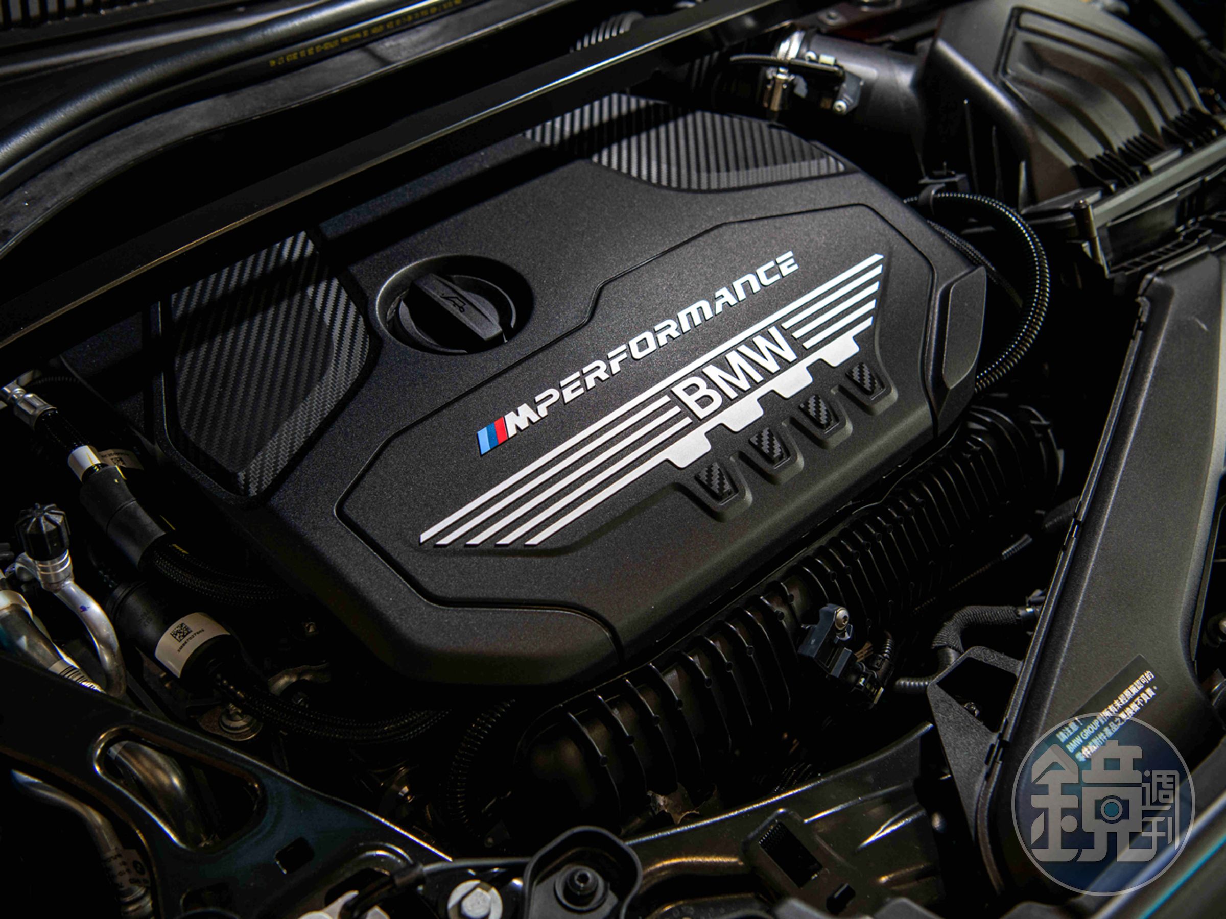 BMW M235i xDrive Gran Coupé植入史上最強勁的TwinPower Turbo直列4汽缸汽油引擎，擁有306匹的最大馬力、450牛頓米的最高扭力，更可以繳出0-100kmh加速4.9秒的出色成績。