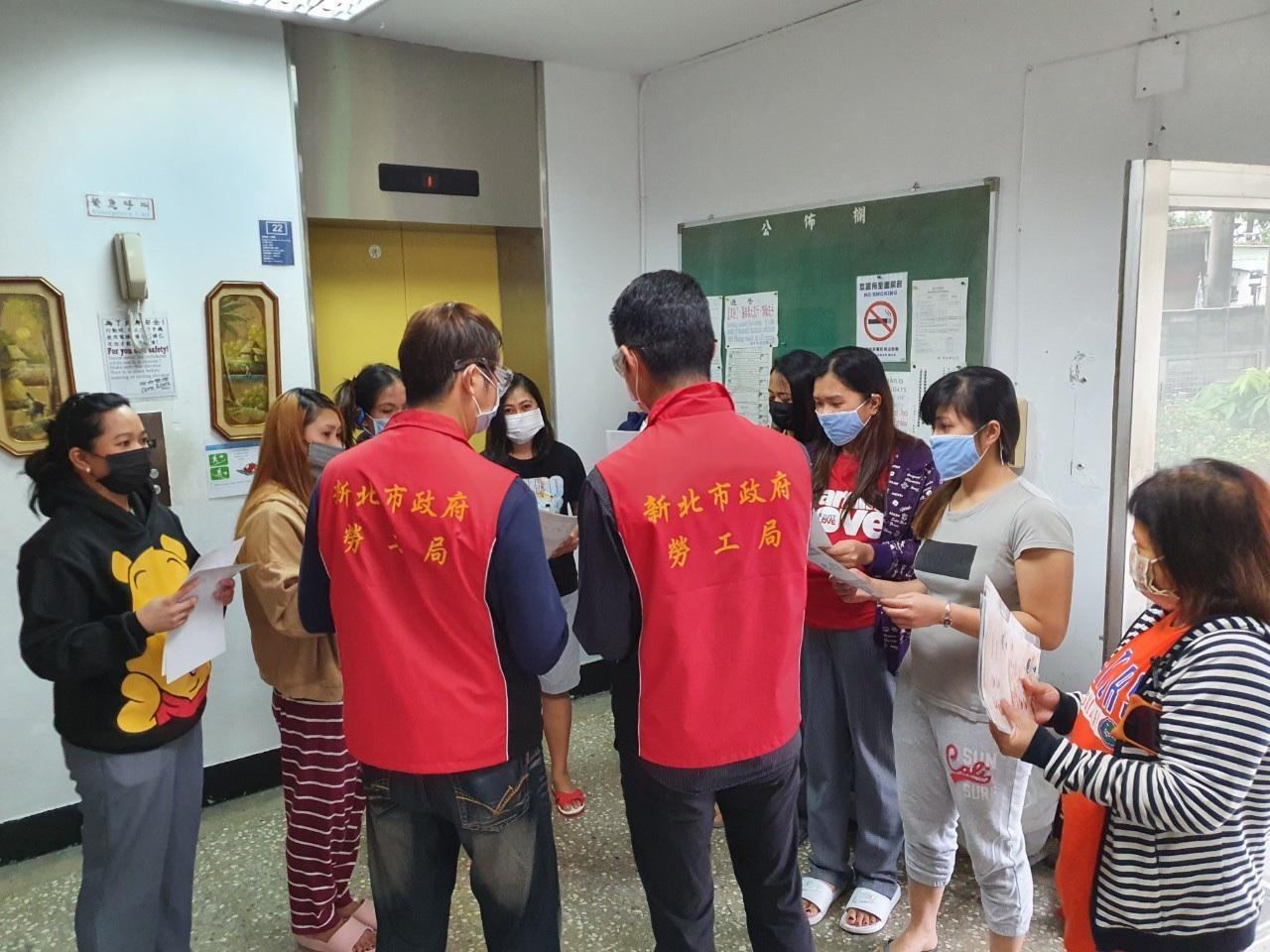 防杜移工群聚感染爆發,新北勞工局今先至大廠宣導,未來將列突檢首要目標。(翻攝畫面)
