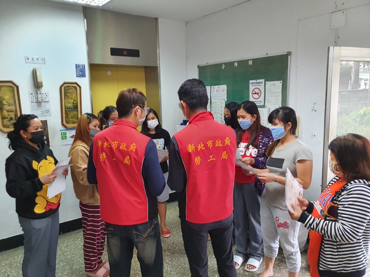防杜移工群聚感染爆發,新北勞工局今先至大廠宣導,未來將列突檢首要目標。(翻攝畫面)