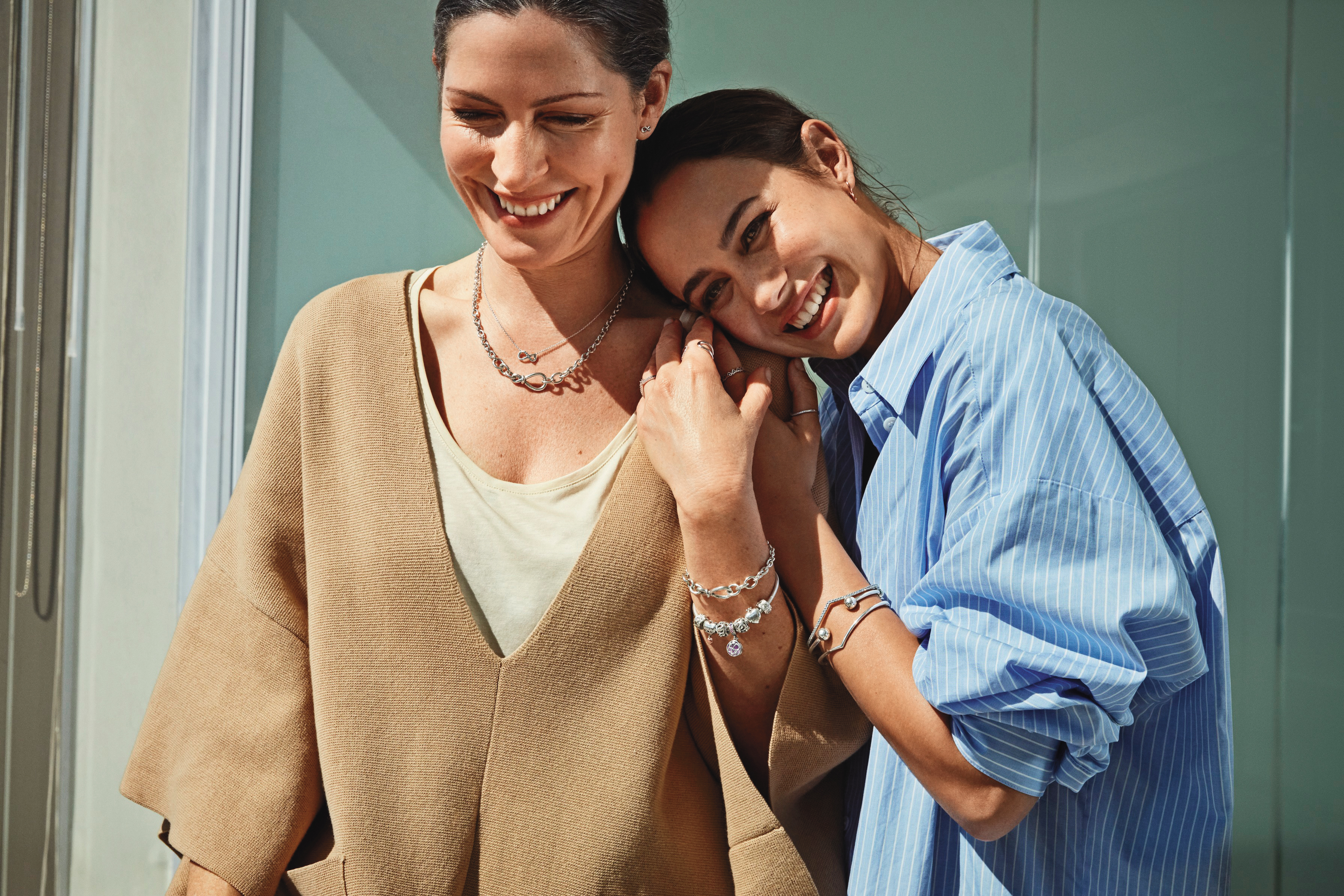 母親節無限扭結系列，價格店洽。（PANDORA提供）