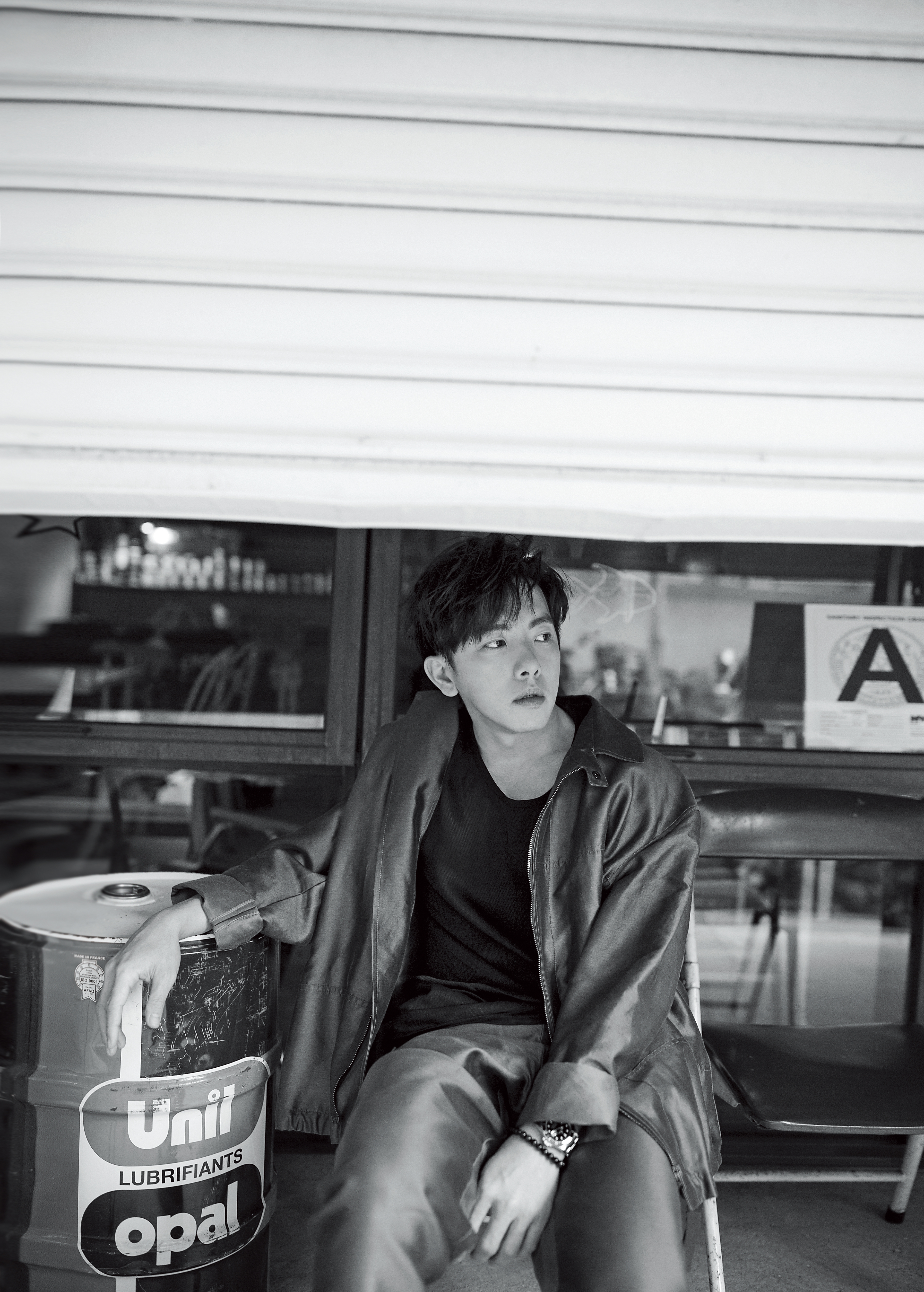 坤達說話往往不是往內心去，他活得浮浮於世，他追求的，也是比較具體簡單的。