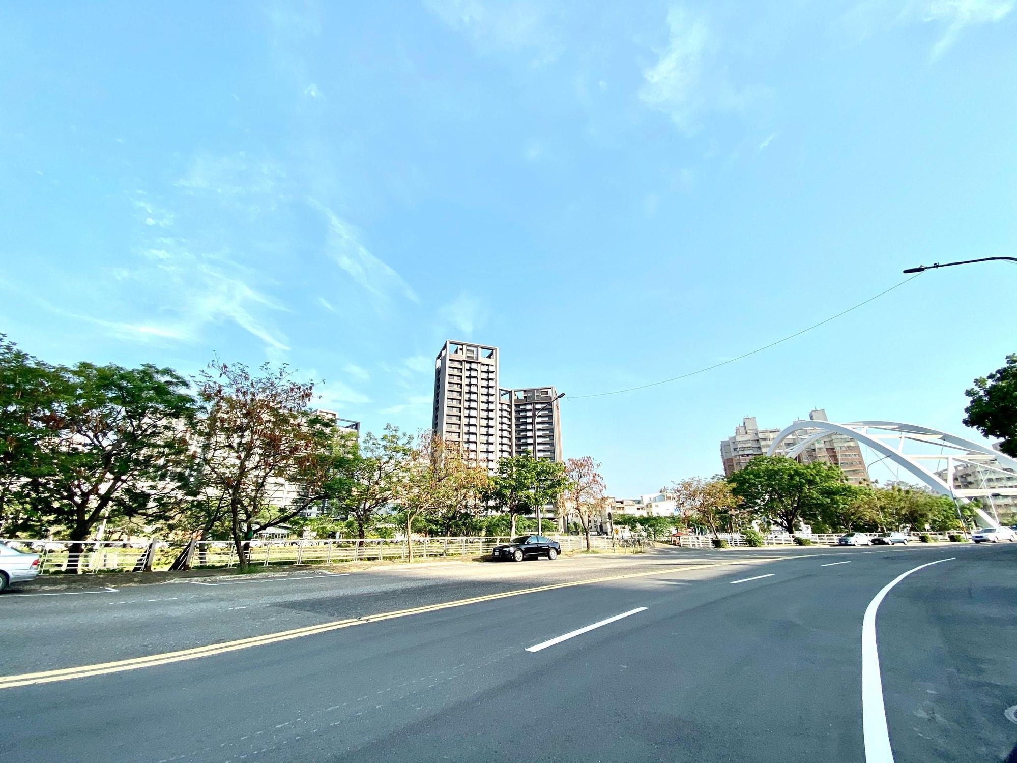 楠梓高雄大學城及土庫重劃區商業用地交易件數增加，是近兩年高雄發展快速的熱區。（信義房屋提供）