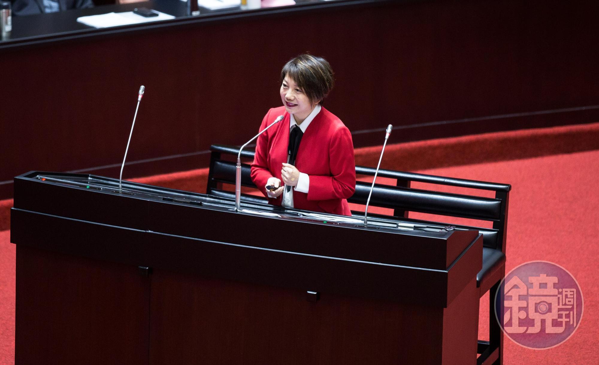 民進黨立委范雲建議立委公費助理的加班費採實報實銷，並建議可比照大學研究經費用不完可轉流用到其他項目的模式。