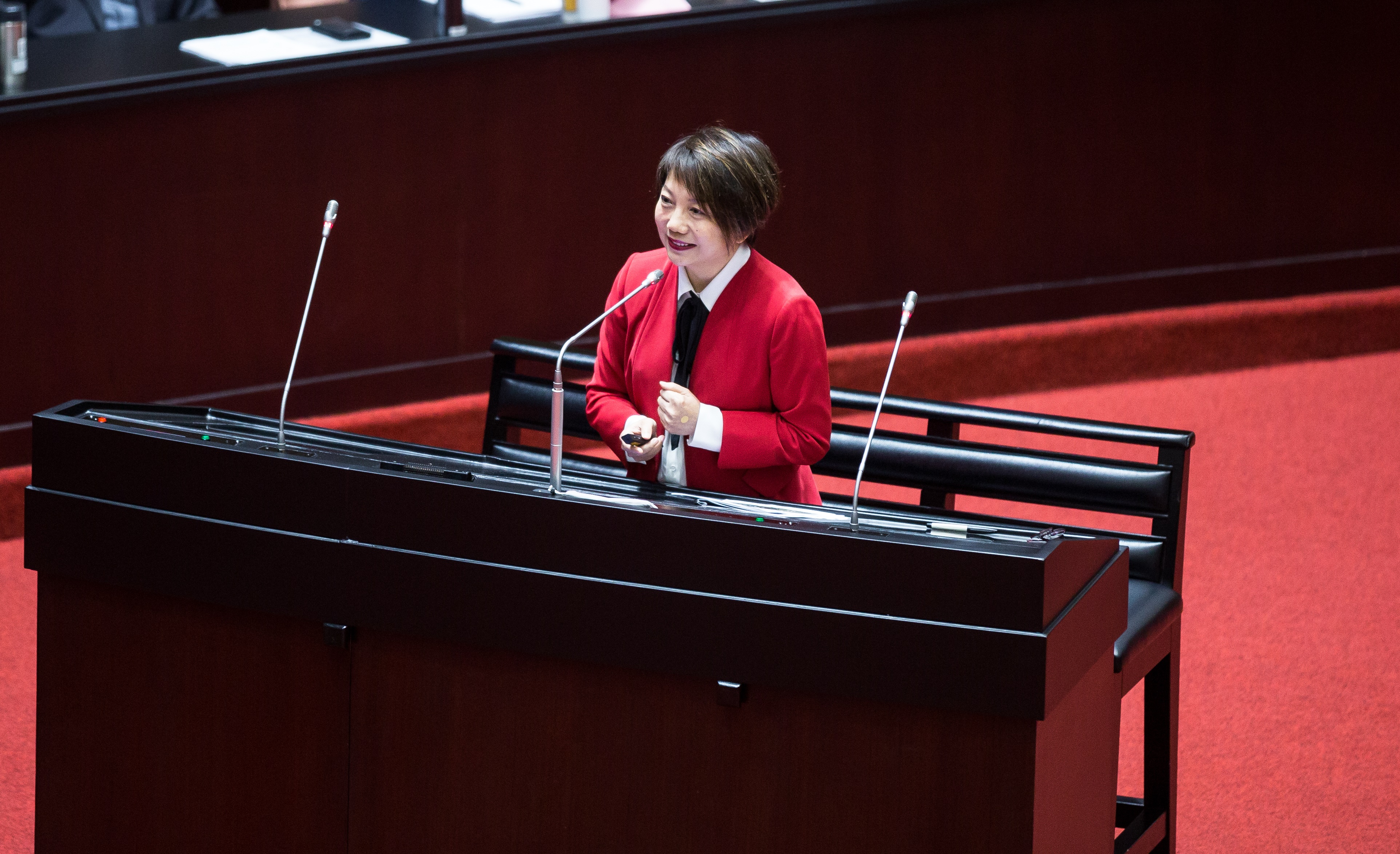 民進黨立委范雲建議立委公費助理的加班費採實報實銷，並建議可比照大學研究經費用不完可轉流用到其他項目的模式。