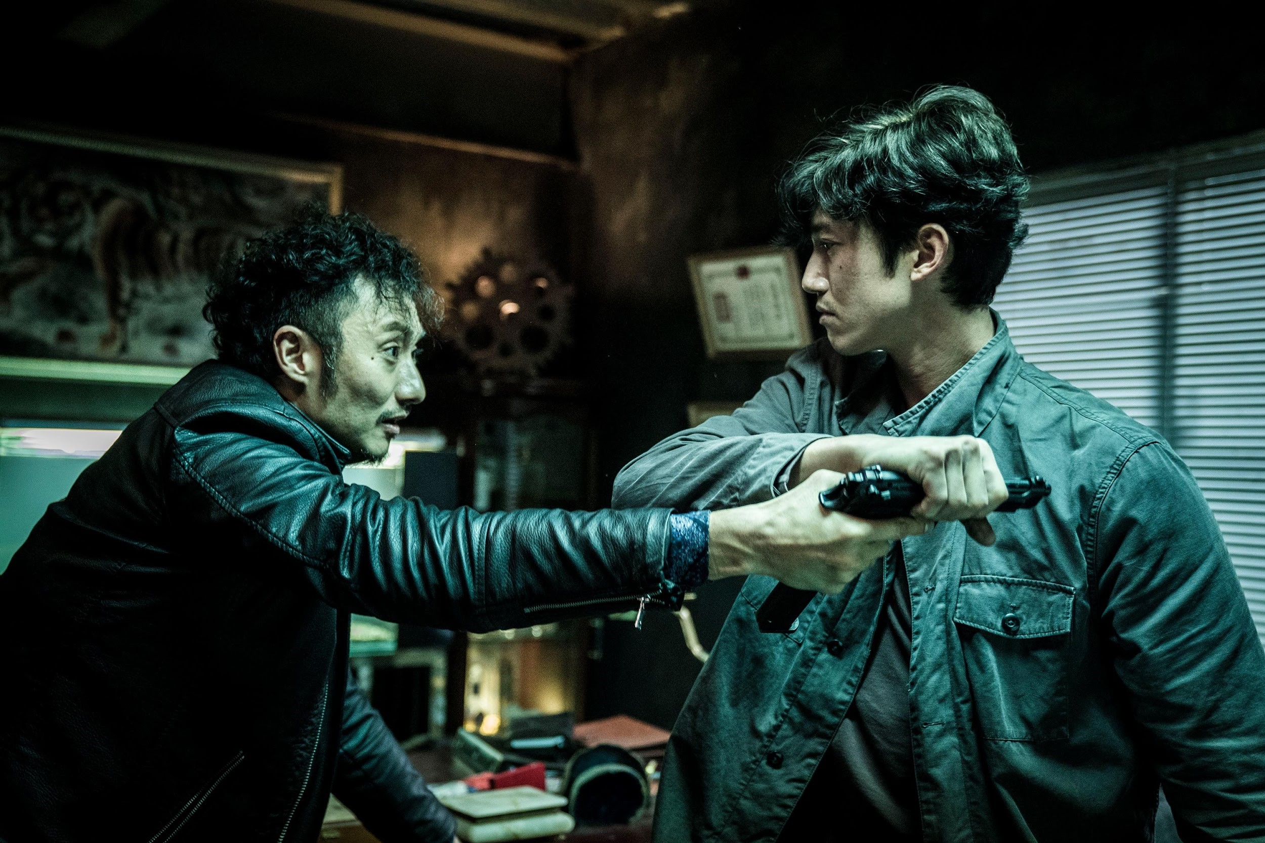 吳慷仁（右）主演的動作片《狂徒》節奏緊湊，高鳴晟因此2度入圍金馬獎最佳剪輯。（貴金提供）