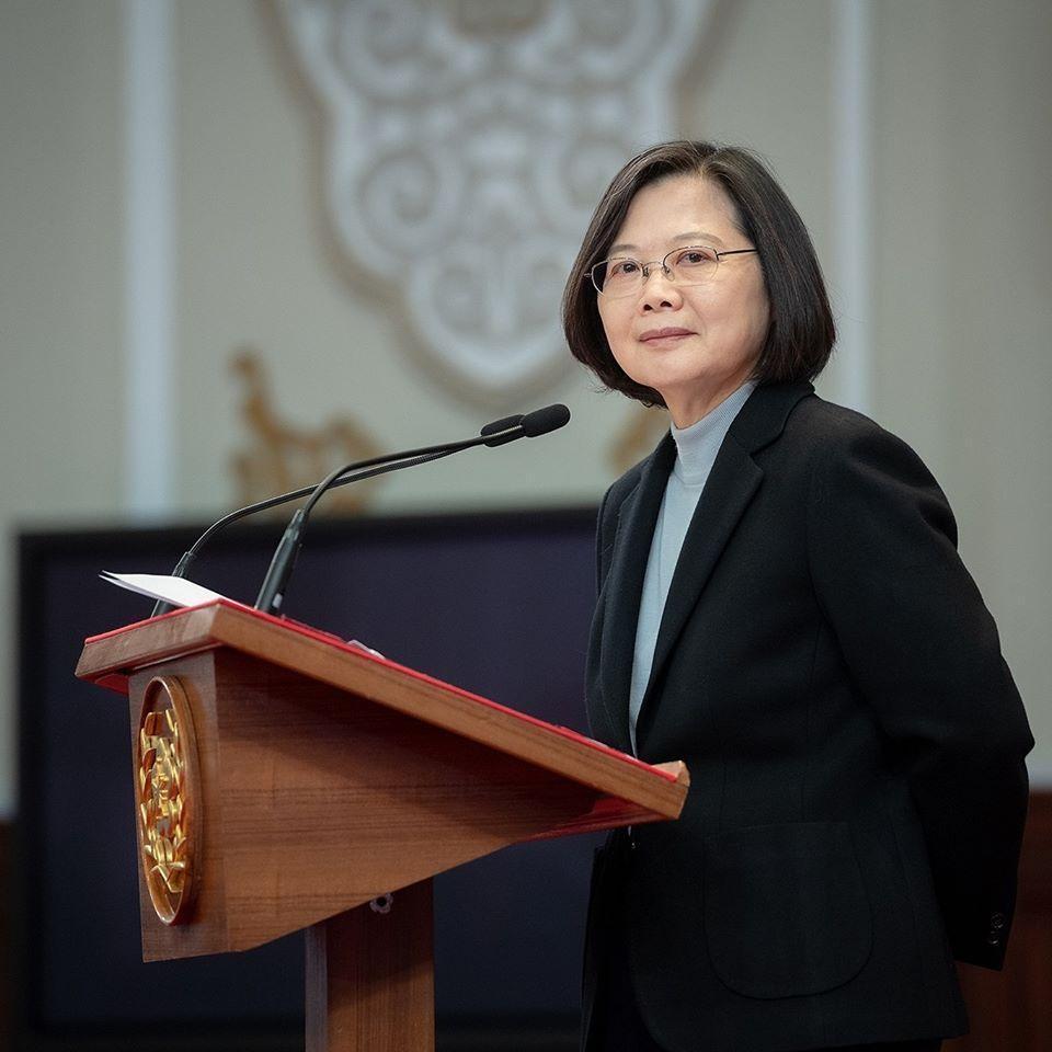《外交家》認為形容蔡政府與民進黨“pro-independence”是過於簡化而不準確的說法。（網路截圖：Facebook/蔡英文）
