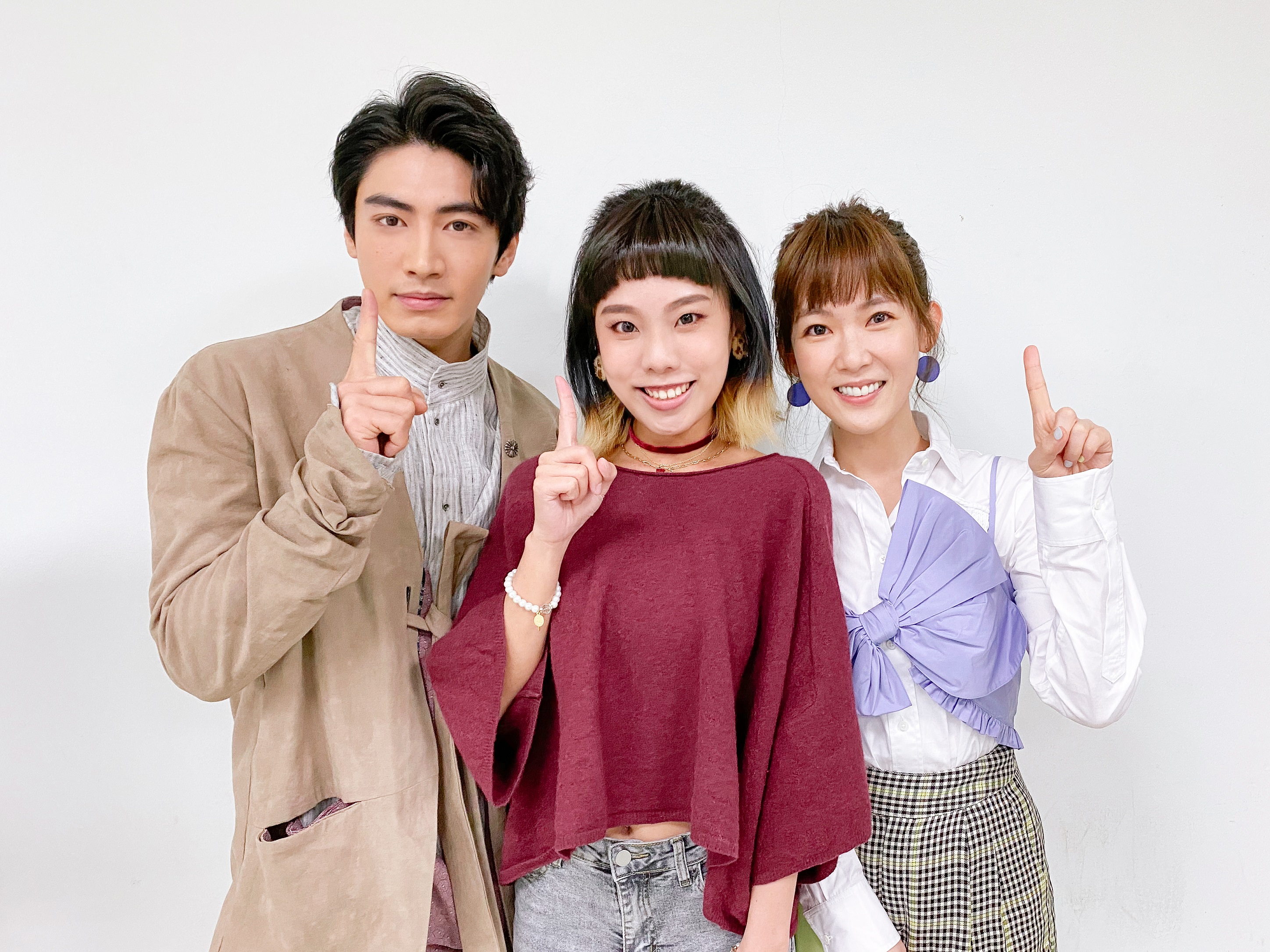 《若是一個人》男女主角宋柏緯、孫可芳聽到Allyson陳瑾緗演唱的〈一個人〉，直呼感動。（索尼音樂提供）