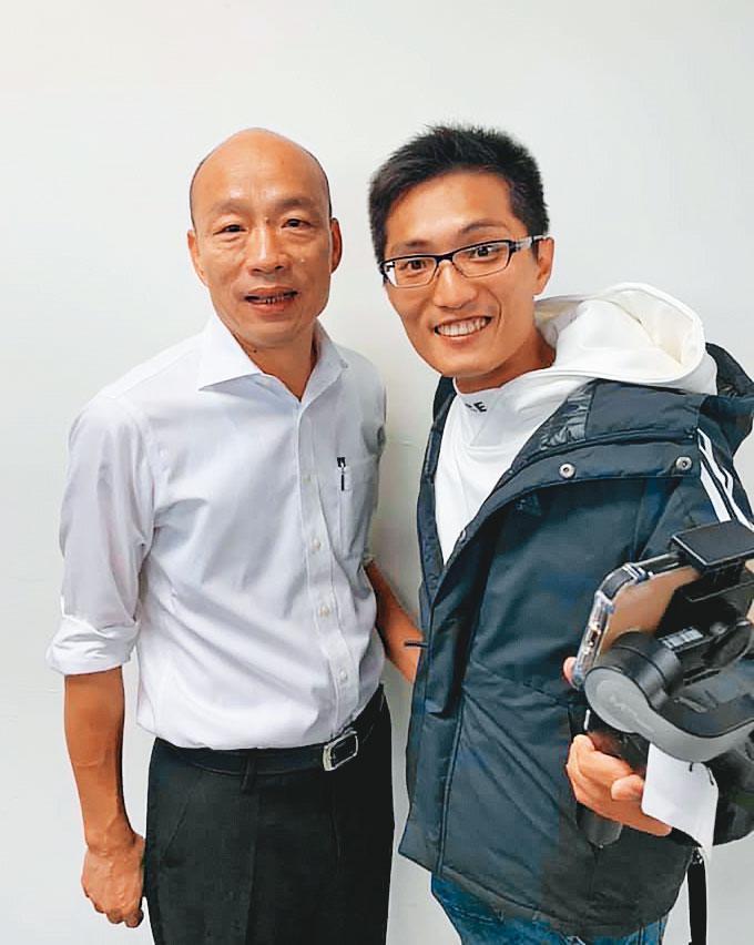 韓國瑜(左)競選總統時的青年軍總召陳品宏(右),遭韓粉指控吸金斂財。(翻攝陳品宏臉書)