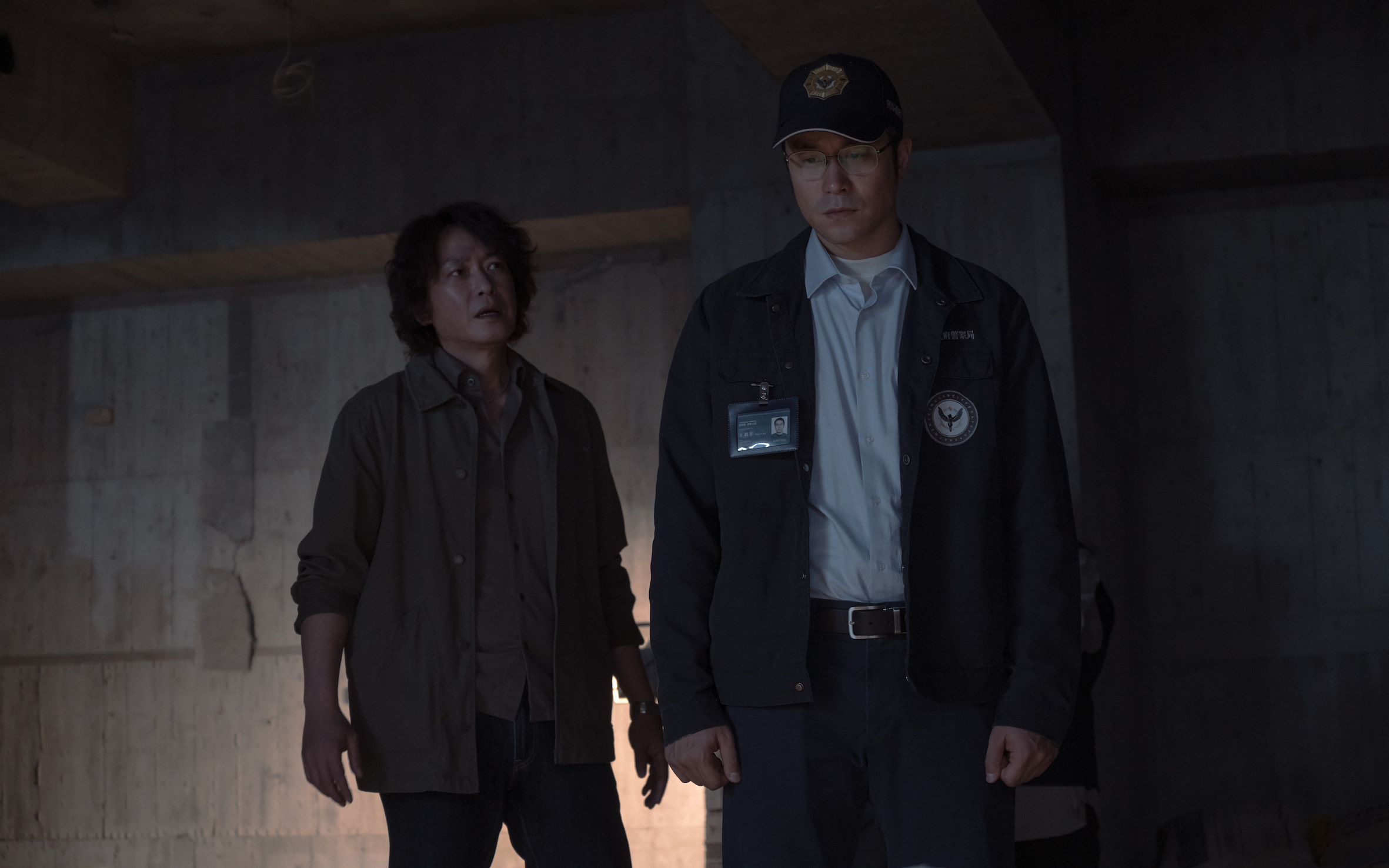 張孝全及王識賢主演的《誰是被害者》,揭露職場霸凌與職場過勞議題。