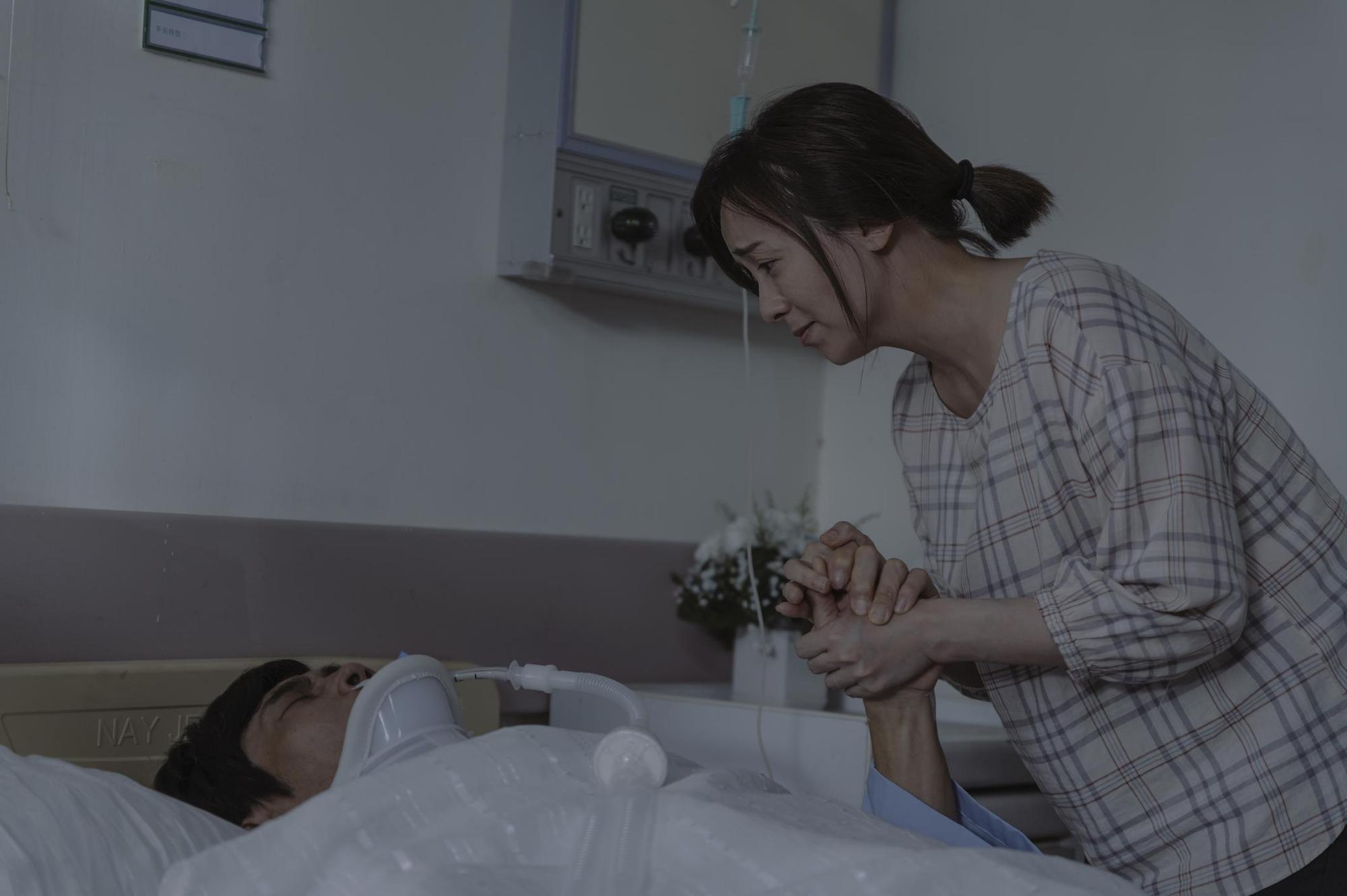 季芹因為這個愛著丈夫夏靖庭的角色,頗有感觸。(Netflix提供)
