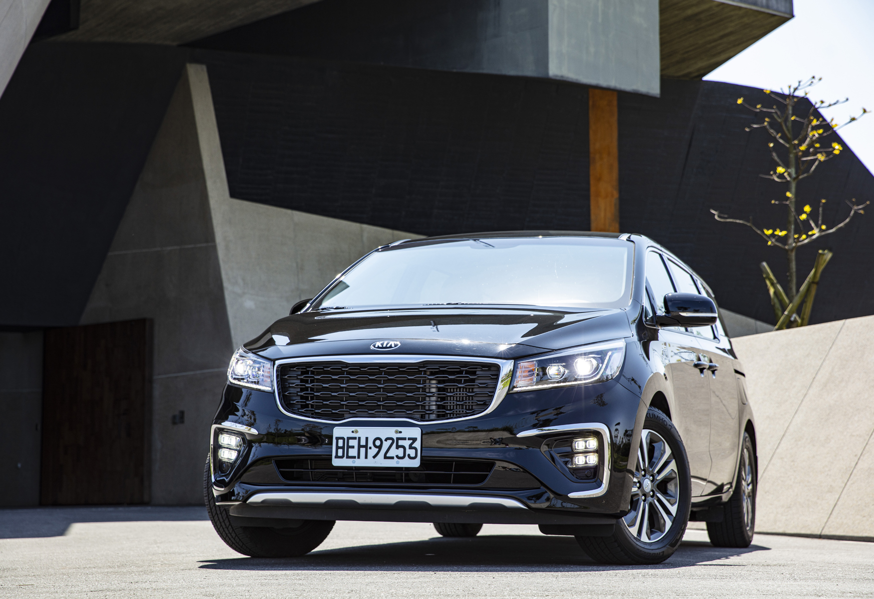 【鏡試駕】路行商務艙!KIA Grand Carnival七人座豪華版
