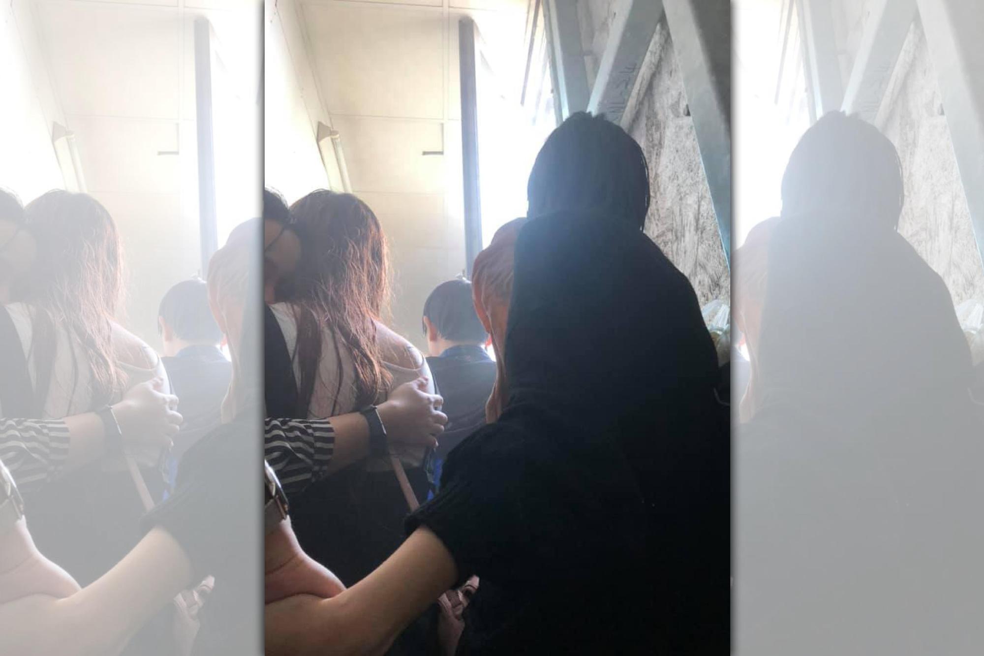 生還者邱女回憶當下現場充斥不安的慌亂氛圍。（翻攝畫面）
